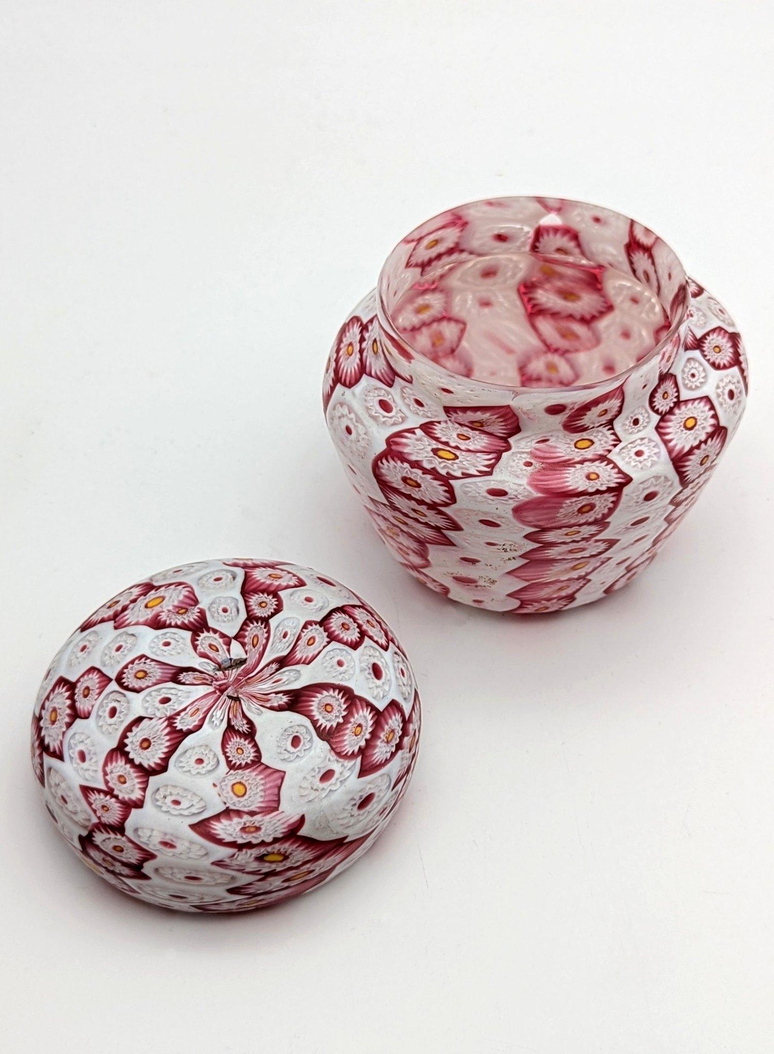Arts and Crafts Fratelli Toso a lidded millefiori murrine bowl from Murano, ca. 1910