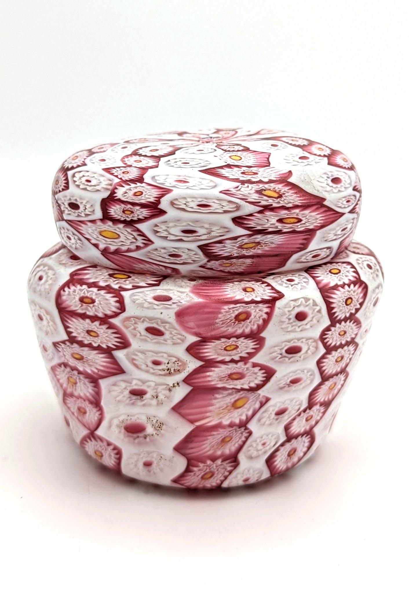 Mosaic Fratelli Toso a lidded millefiori murrine bowl from Murano, ca. 1910