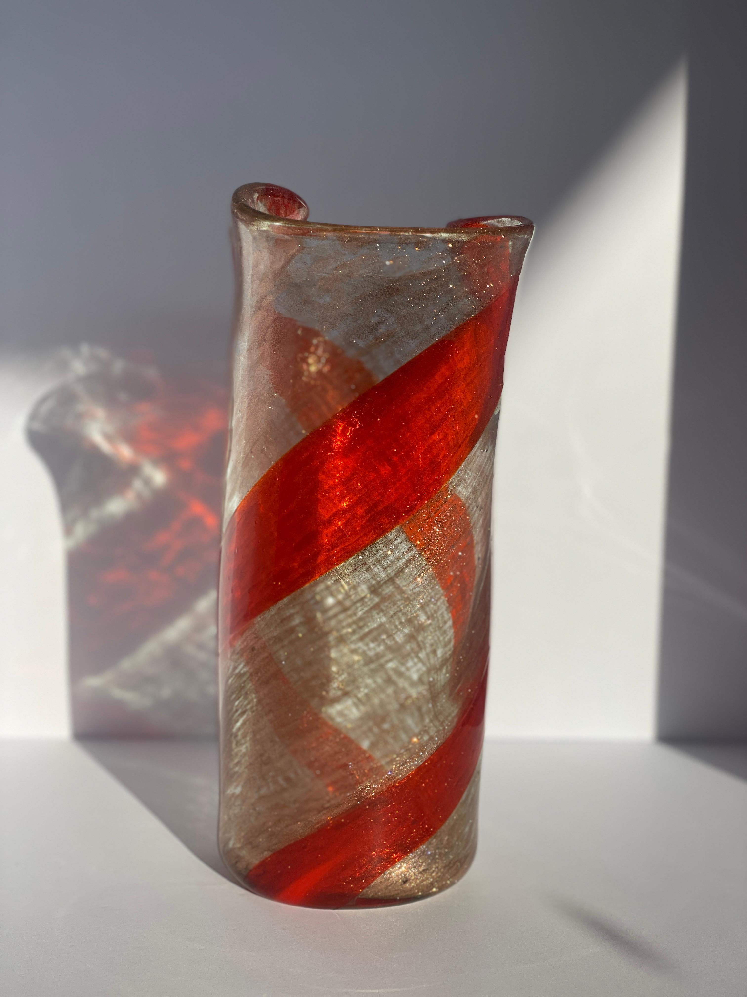 Italiano Vaso in avventurina con volute arancioni di Fratelli Toso, vetro di Murano moderno del Medioevo in vendita