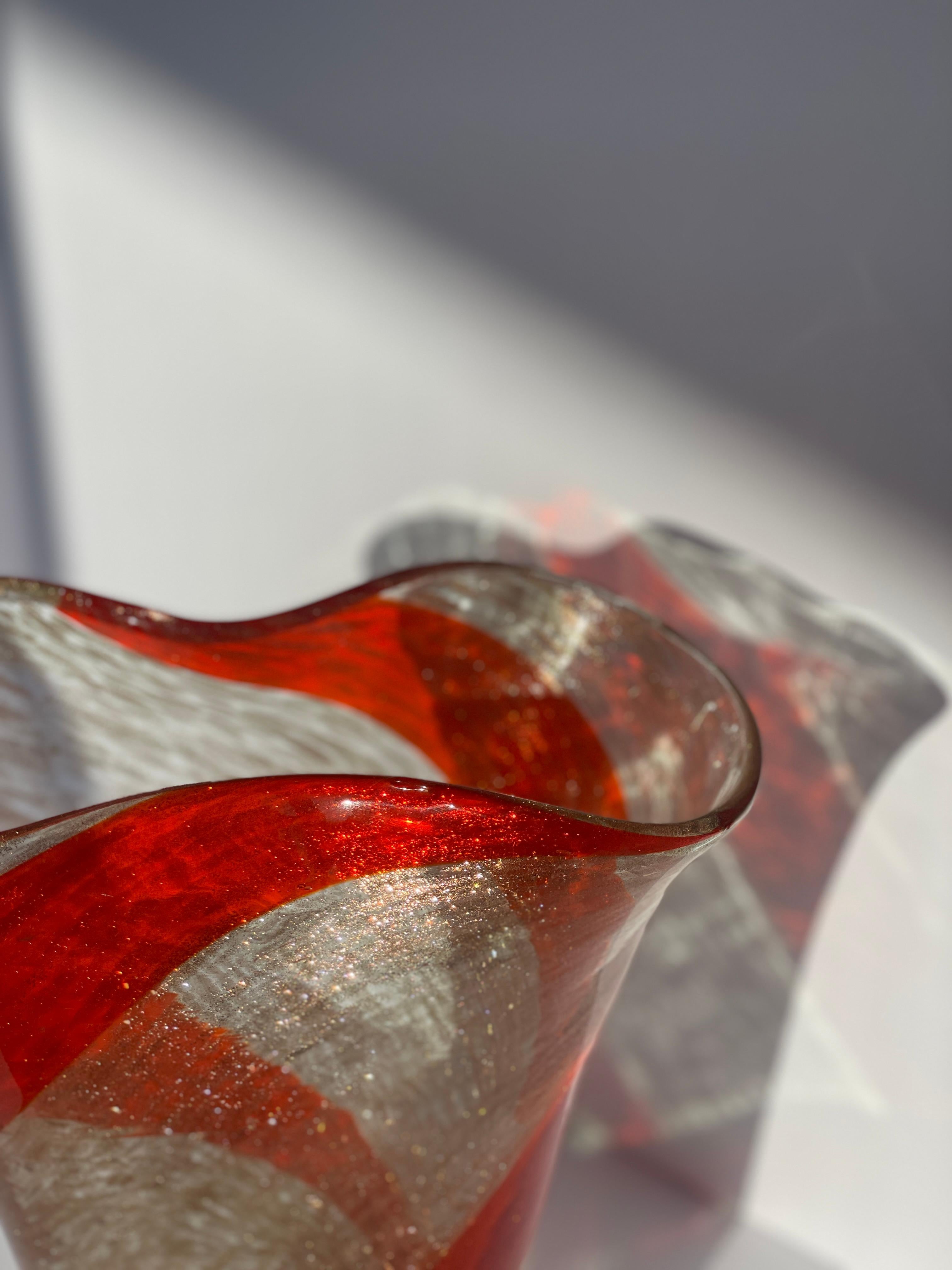 Fatto a mano Vaso in avventurina con volute arancioni di Fratelli Toso, vetro di Murano moderno del Medioevo in vendita