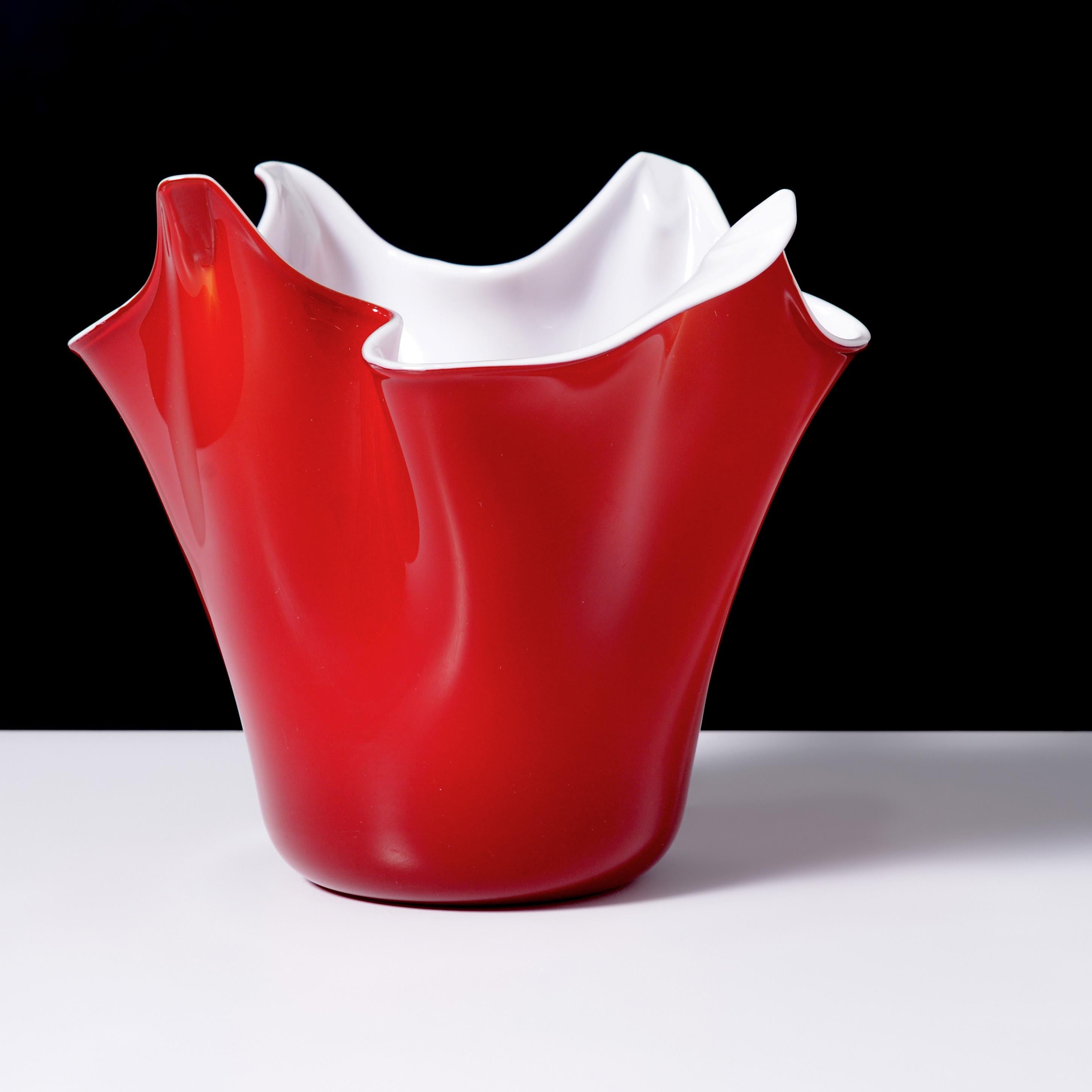 Artista/Designer; Produttore: Fratelli Toso (Italia)
Marcatura(e); note: Label
Materiali: vetro
Dimensioni (H, L, P): 6 