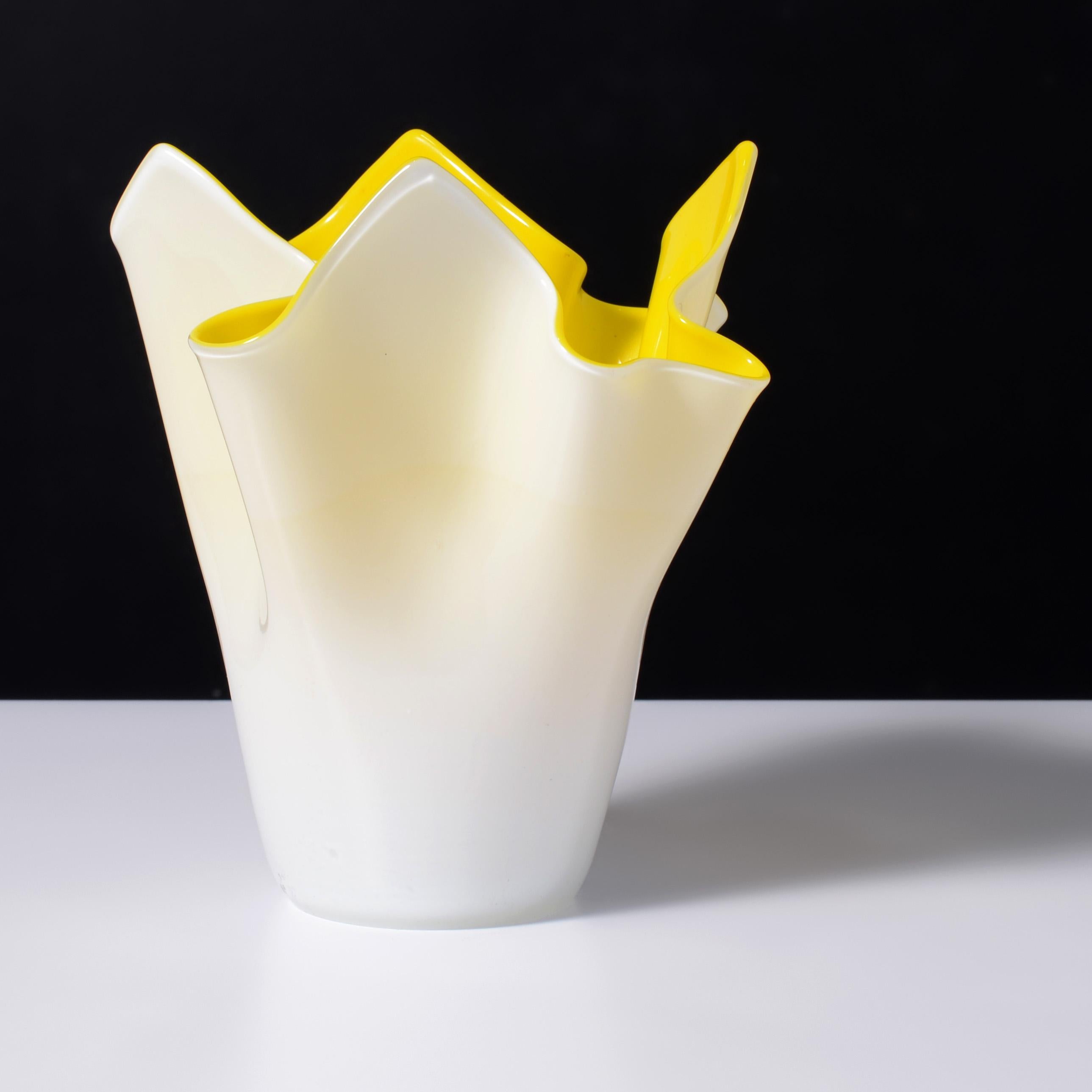 Artista/Designer; Produttore: Fratelli Toso (Italia)
Marcatura(e); note: nessuna marcatura(e) evidente(i)
Materiali: vetro
Dimensioni (H, L, P): 6,5 