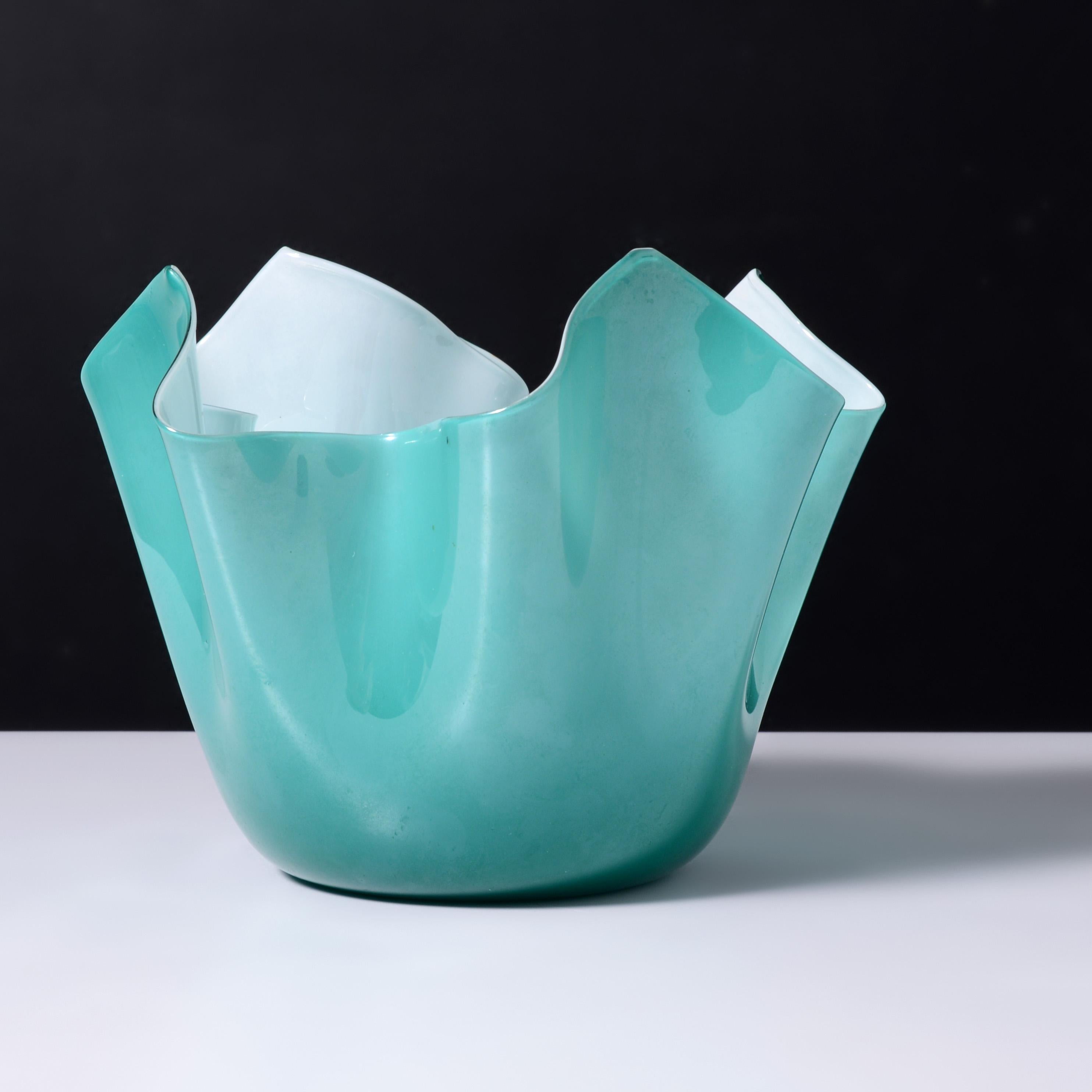 Mid-Century moderno Fratelli Toso FAZZOLETTO Vaso a fazzoletto, Collezione Leslie Pina in vendita