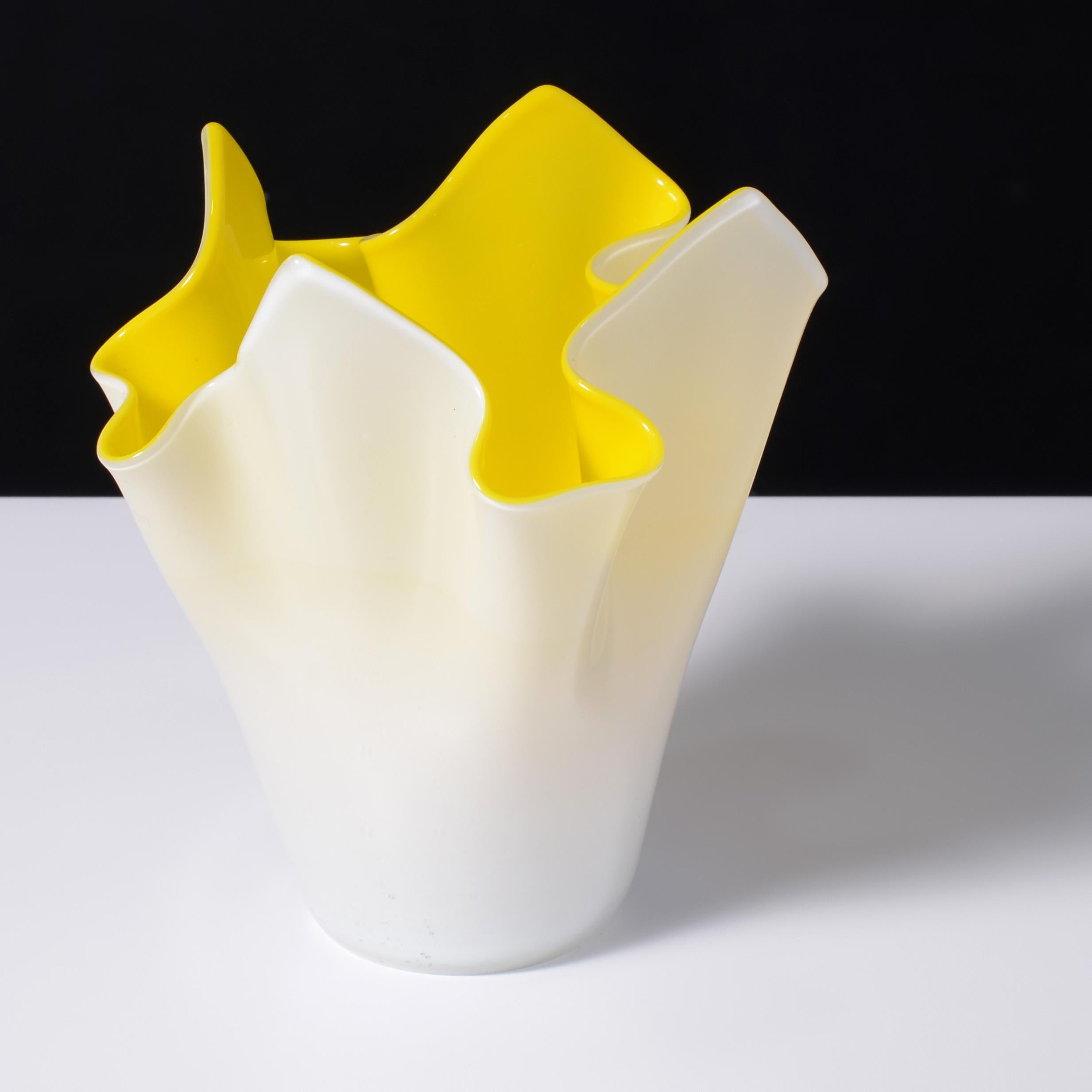 Mid-Century moderno Fratelli Toso FAZZOLETTO Vaso a fazzoletto, Collezione Leslie Pina in vendita
