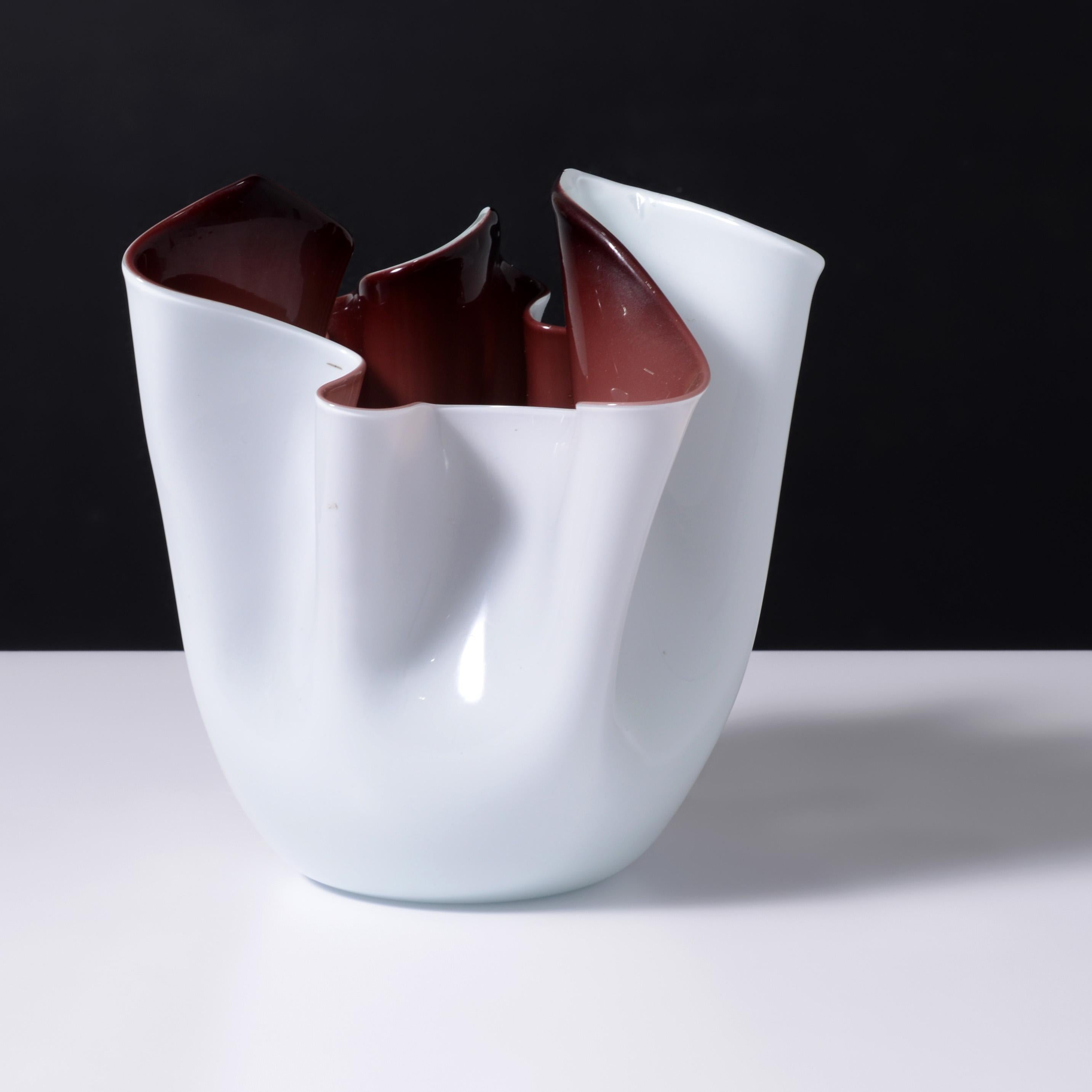 Mid-Century moderno Fratelli Toso FAZZOLETTO Vaso a fazzoletto, Collezione Leslie Pina in vendita