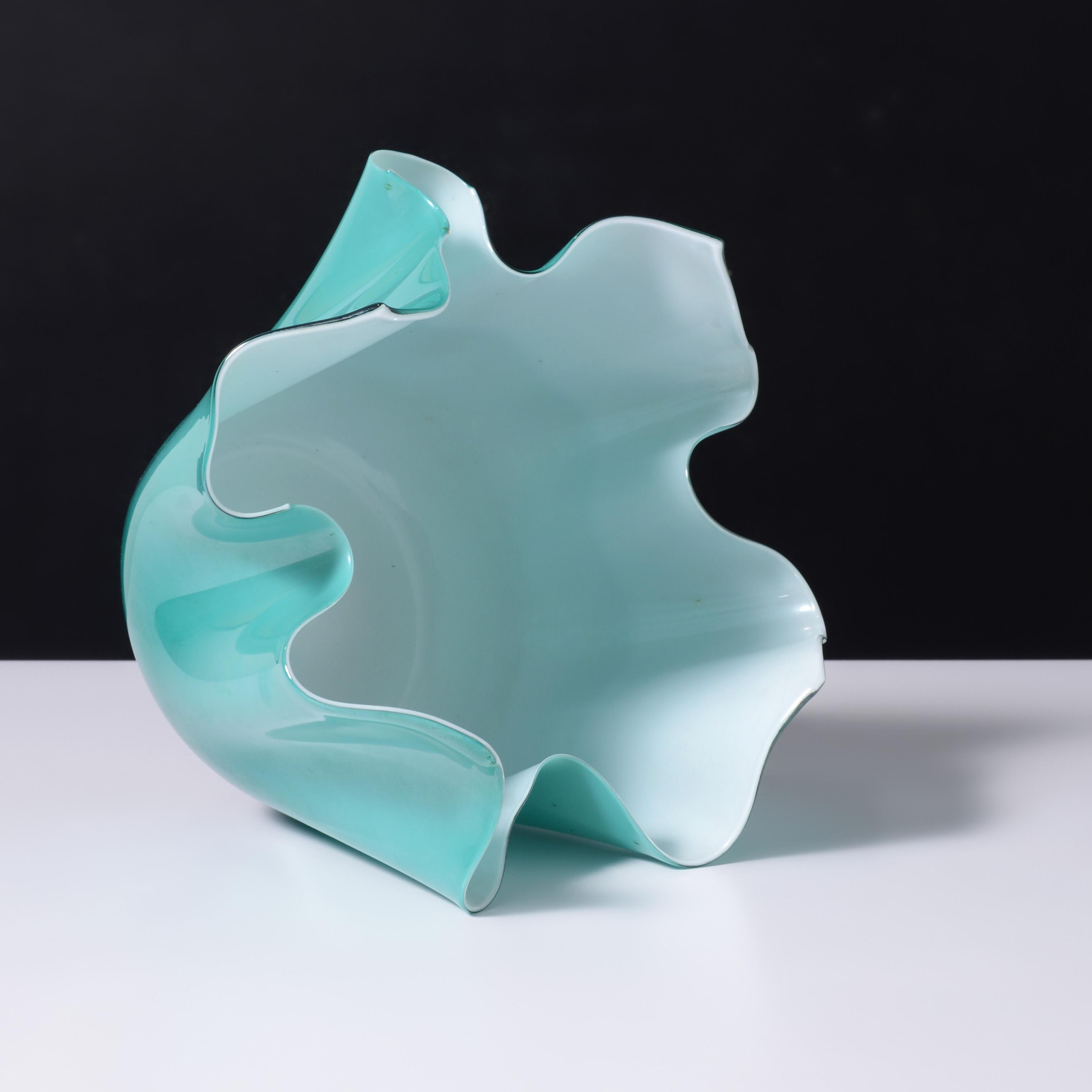 Italiano Fratelli Toso FAZZOLETTO Vaso a fazzoletto, Collezione Leslie Pina in vendita
