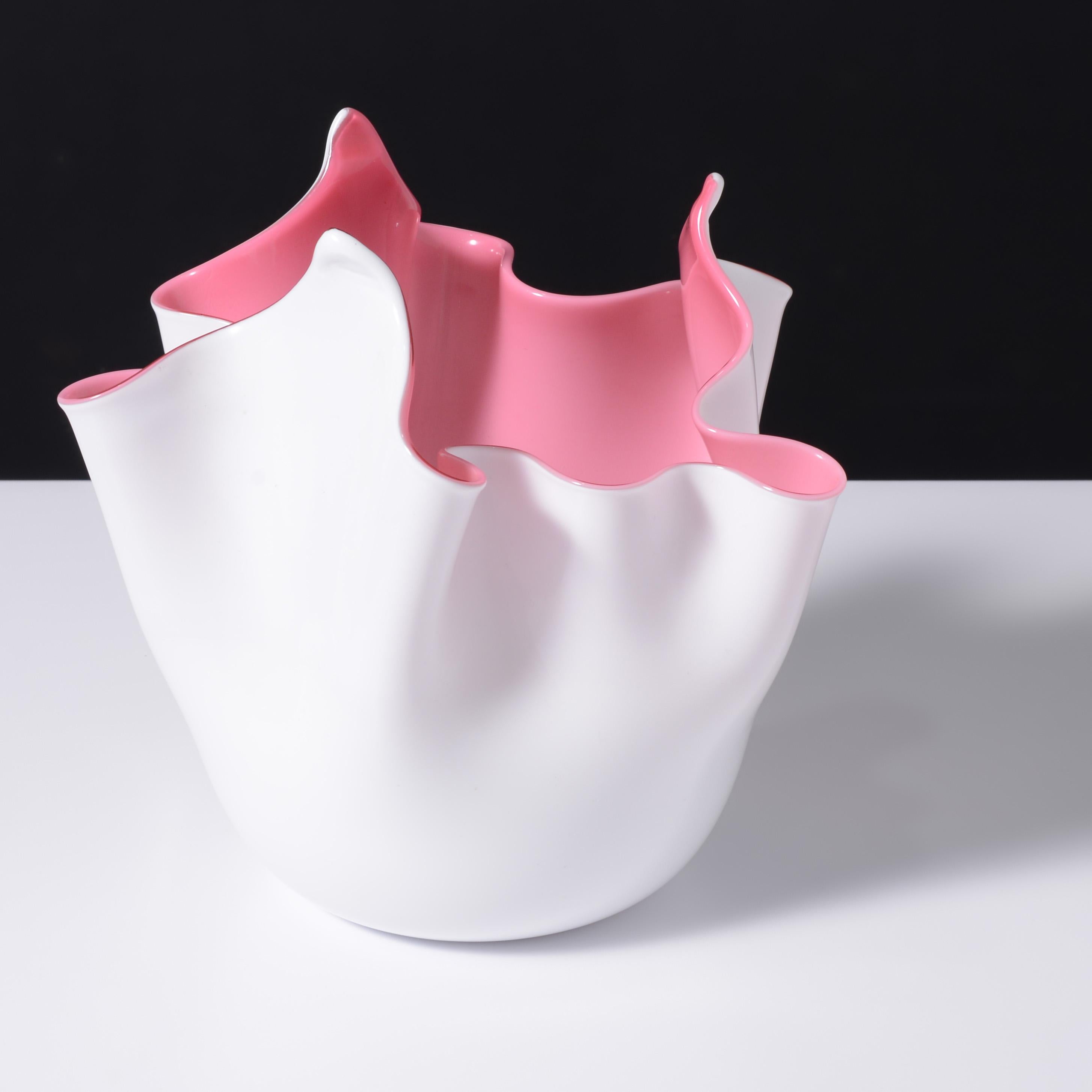 Italiano Fratelli Toso FAZZOLETTO Vaso a fazzoletto, Collezione Leslie Pina in vendita