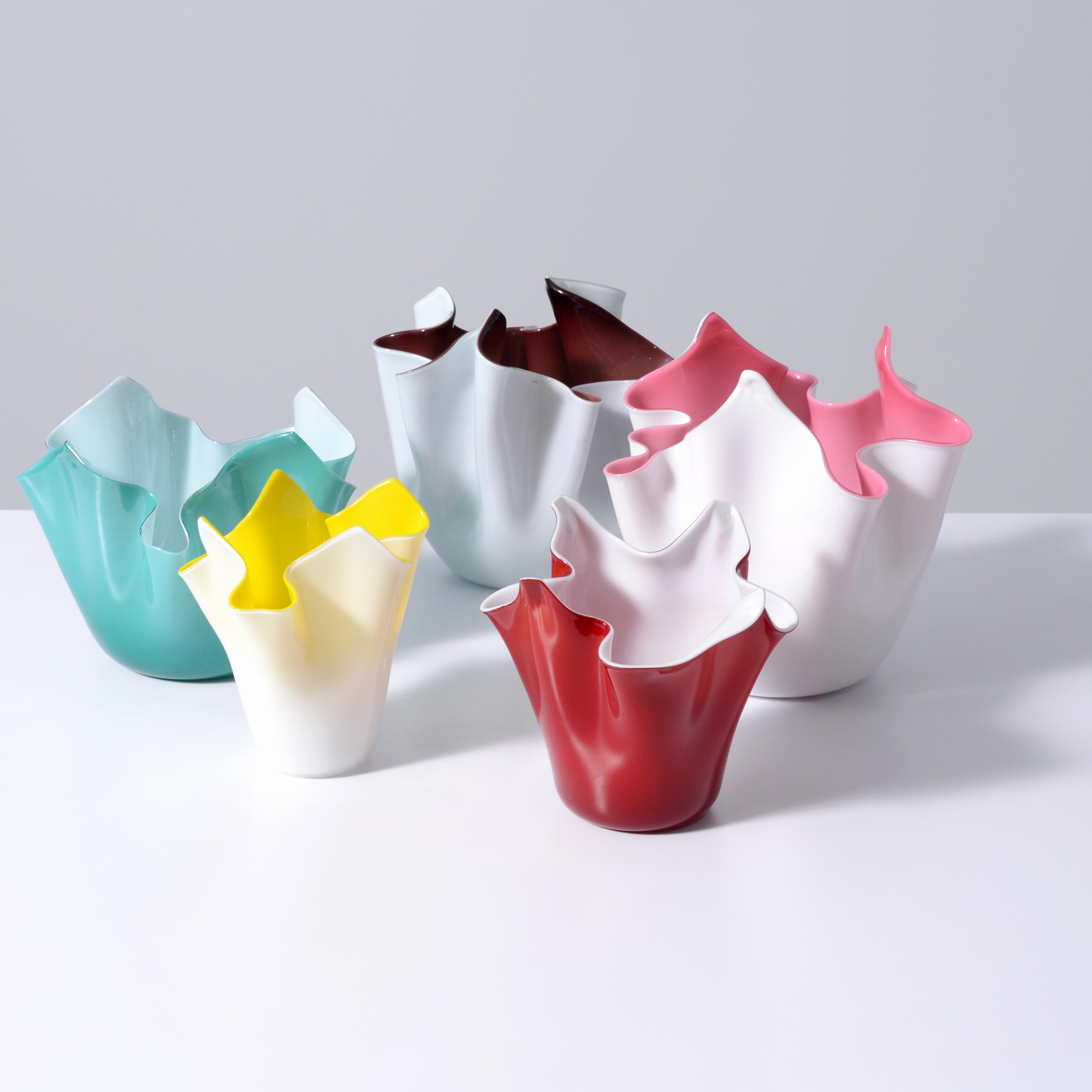 XX secolo Fratelli Toso FAZZOLETTO Vaso a fazzoletto, Collezione Leslie Pina in vendita