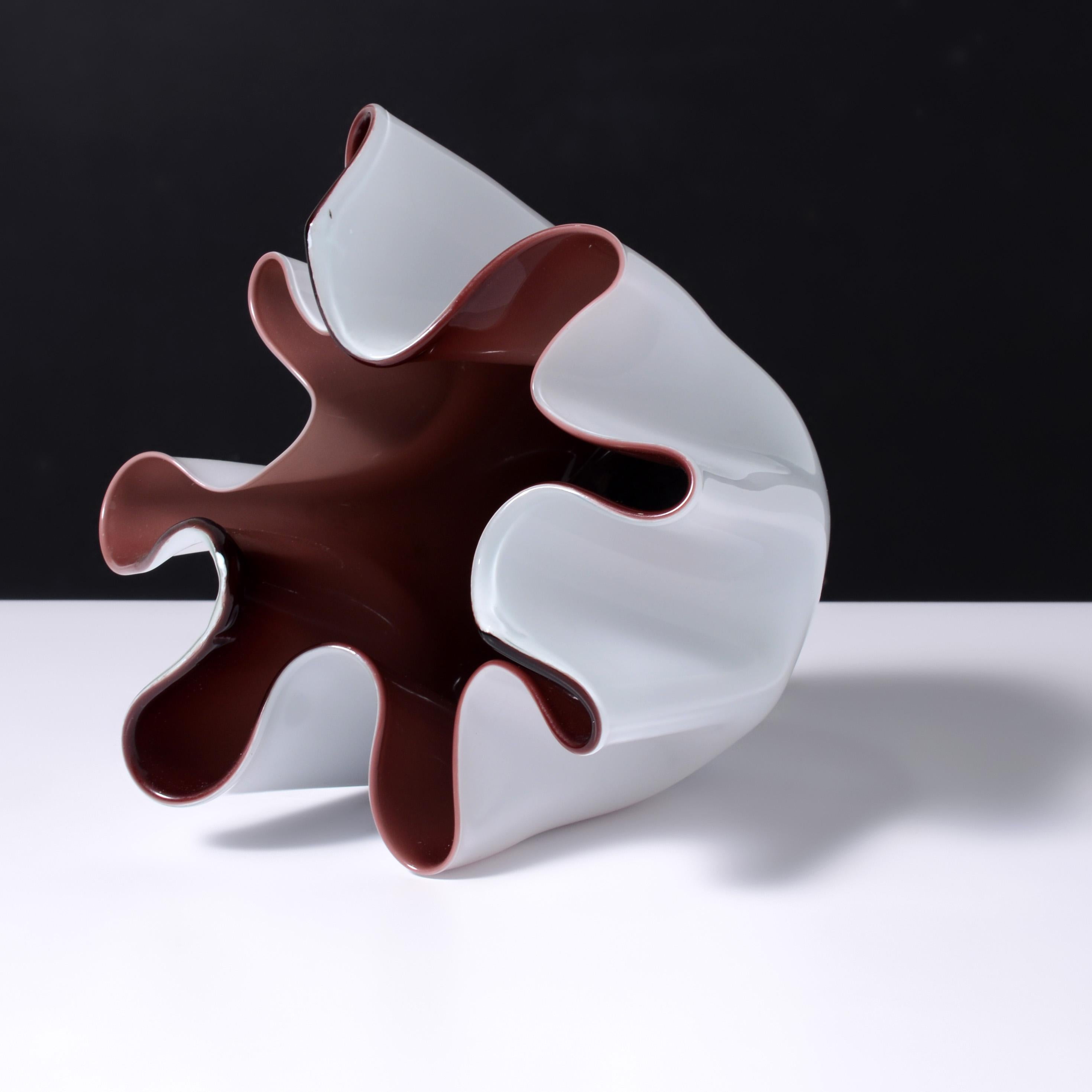 XX secolo Fratelli Toso FAZZOLETTO Vaso a fazzoletto, Collezione Leslie Pina in vendita