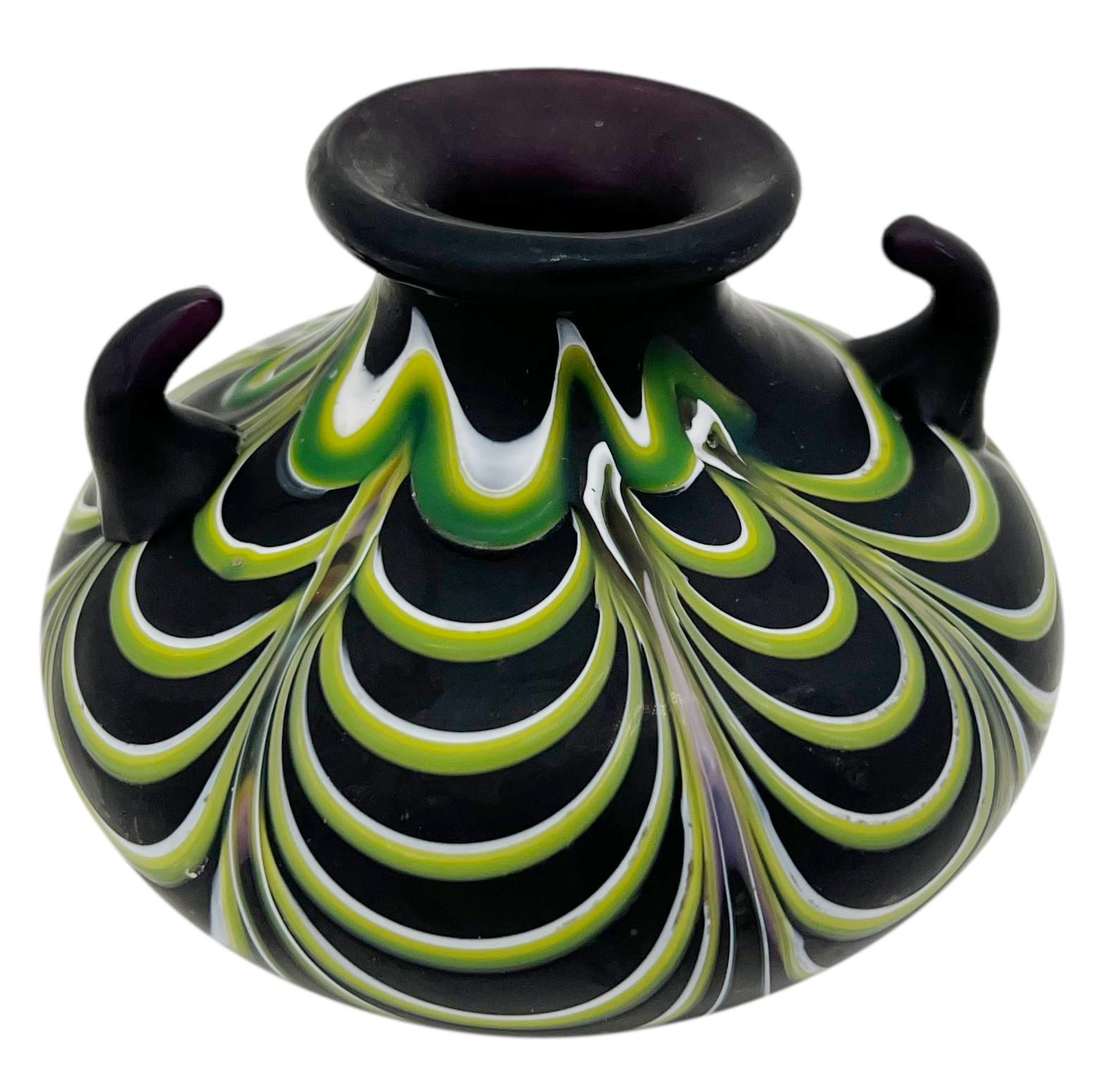 Art glass vase by Fratelli Toso, Murano, Venice, Italy, Beg. 20th. Fenicia decor. Height: 2.5