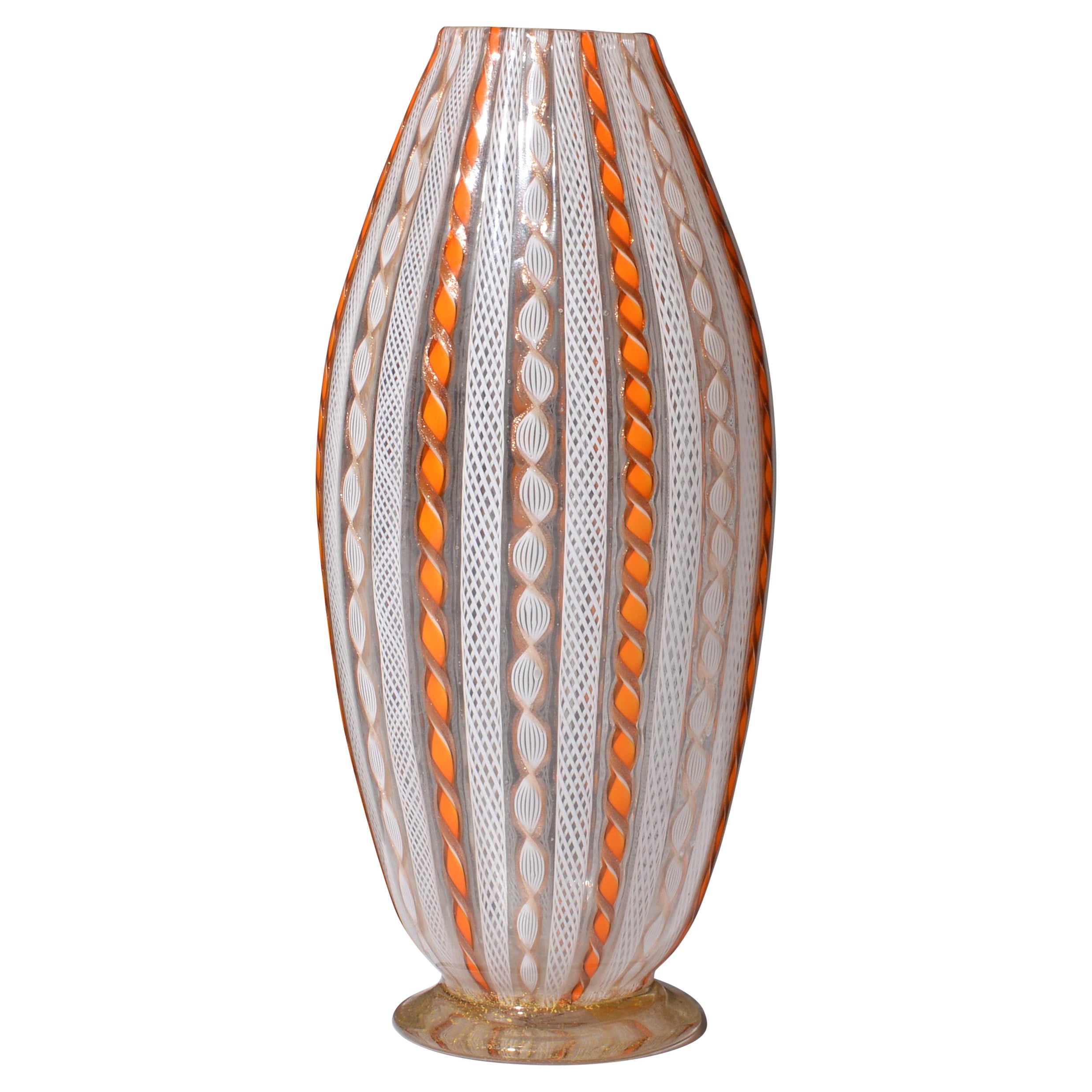 Artistics/Designer ; Fabricant : Fratelli Toso (Italie)
Marquage(s) ; notes : pas de marquage(s) apparent(s)
Matériaux : verre
Dimensions (H, L, P) : 9,75 