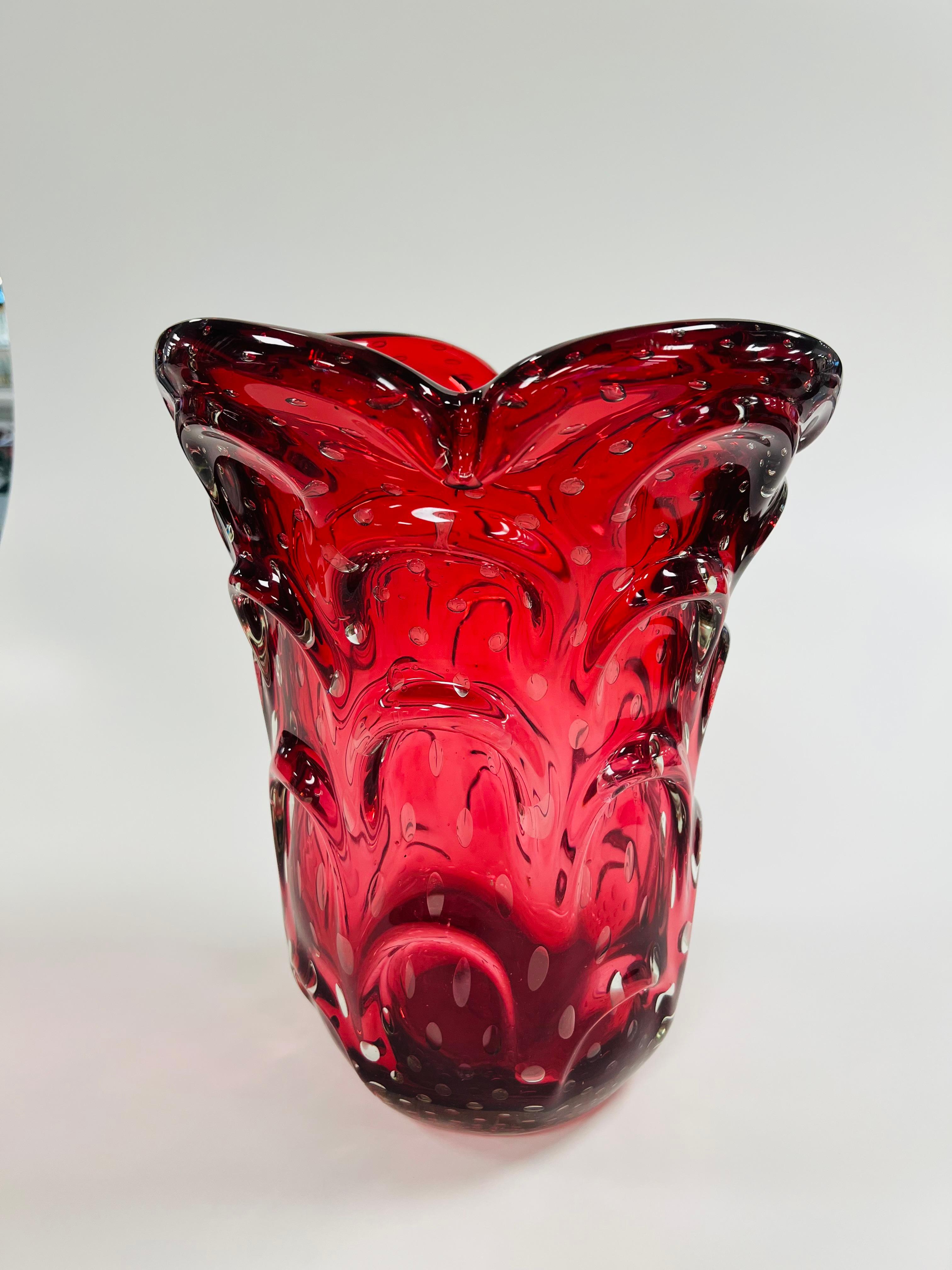 Hand-Crafted Fratelli Toso large red vase in Murano Glass circa 1950 For Sale