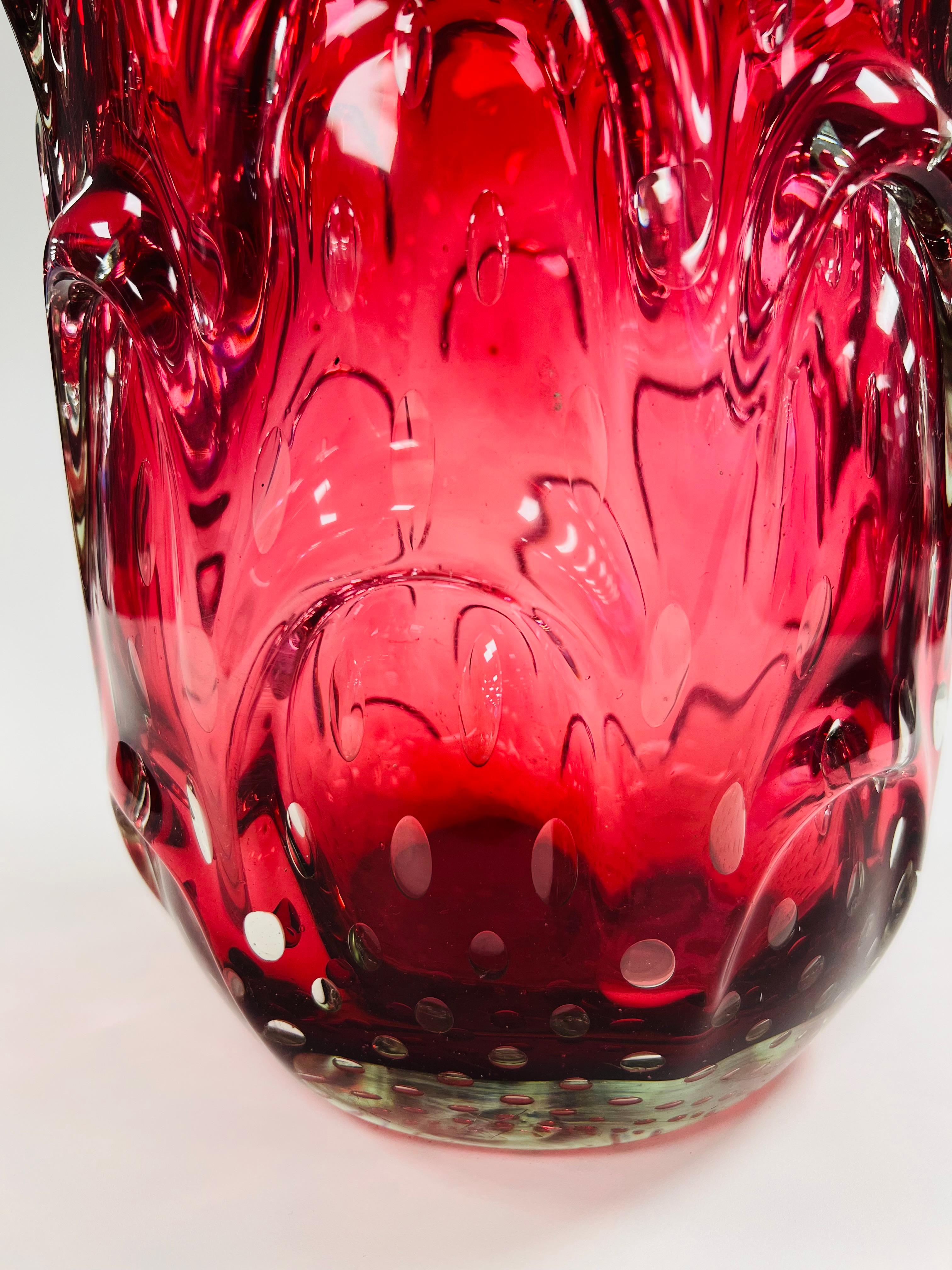 Fratelli Toso large red vase in Murano Glass circa 1950 In Good Condition For Sale In Rio De Janeiro, RJ