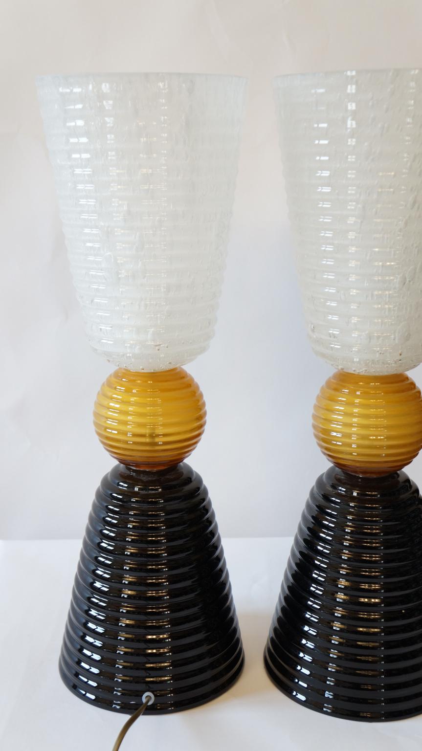 Fratelli Toso Mid-Century Modern Black White Two Murano Glass Table Lamps, 1975 For Sale 4