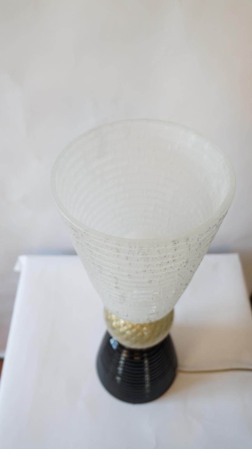 Fratelli Toso Mid-Century Modern Schwarz Weiß Zwei Murano Glas Tischlampen, 1975 im Angebot 3