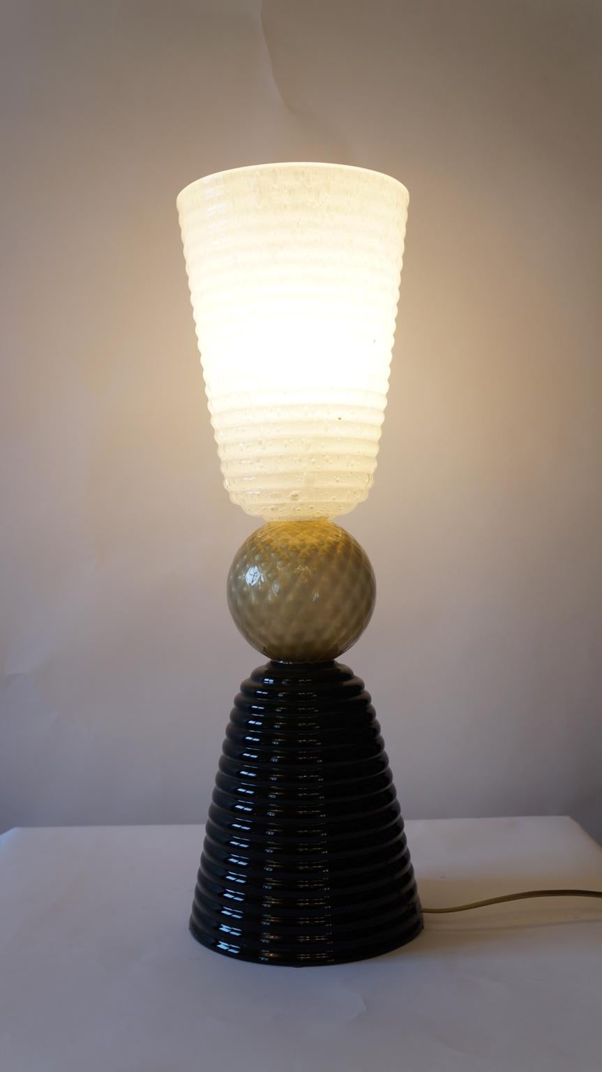 Fratelli Toso Mid-Century Modern Black White Two Murano Glass Table Lamps, 1975 For Sale 7