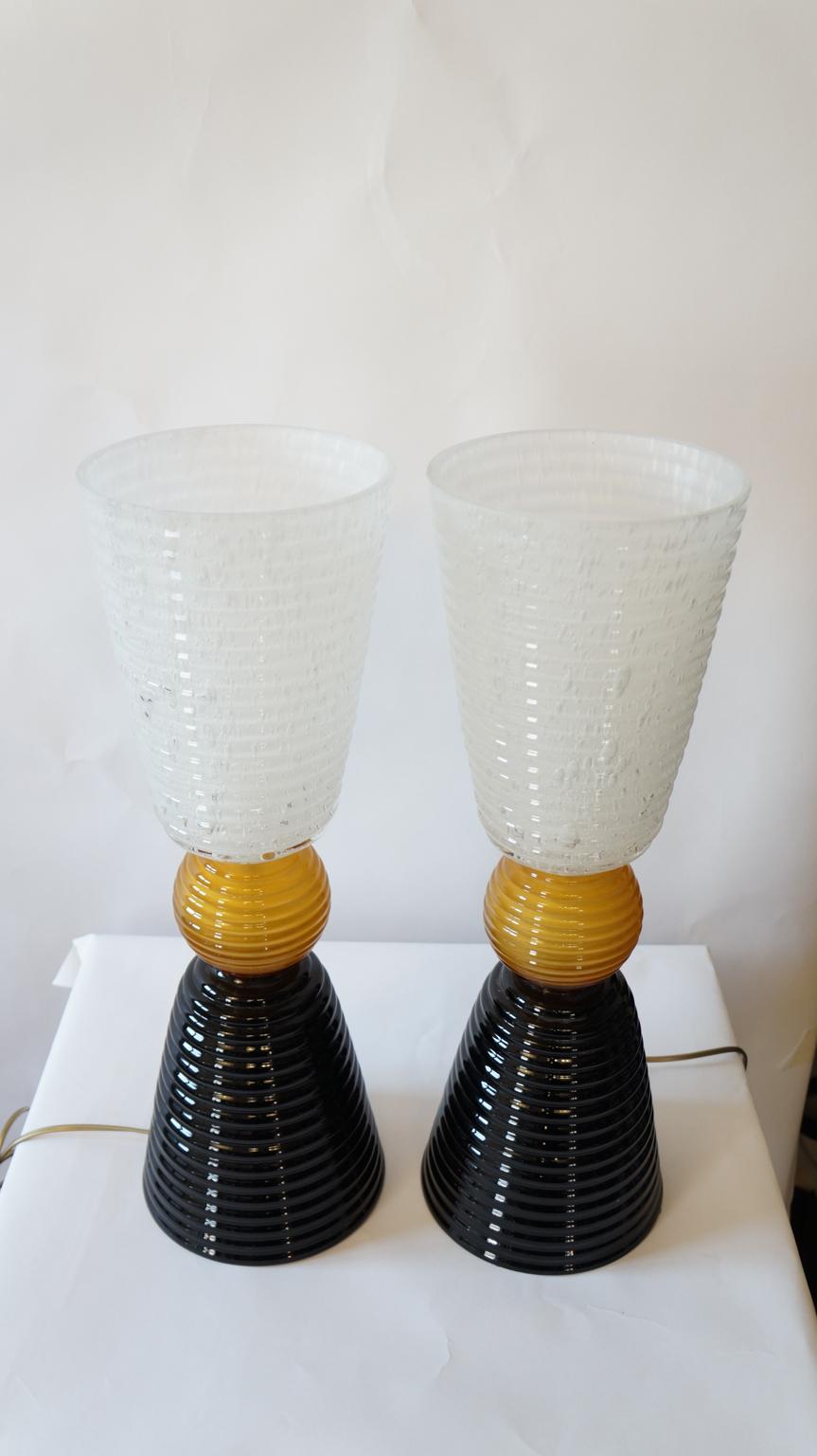 Italian Fratelli Toso Mid-Century Modern Black White Two Murano Glass Table Lamps, 1975 For Sale