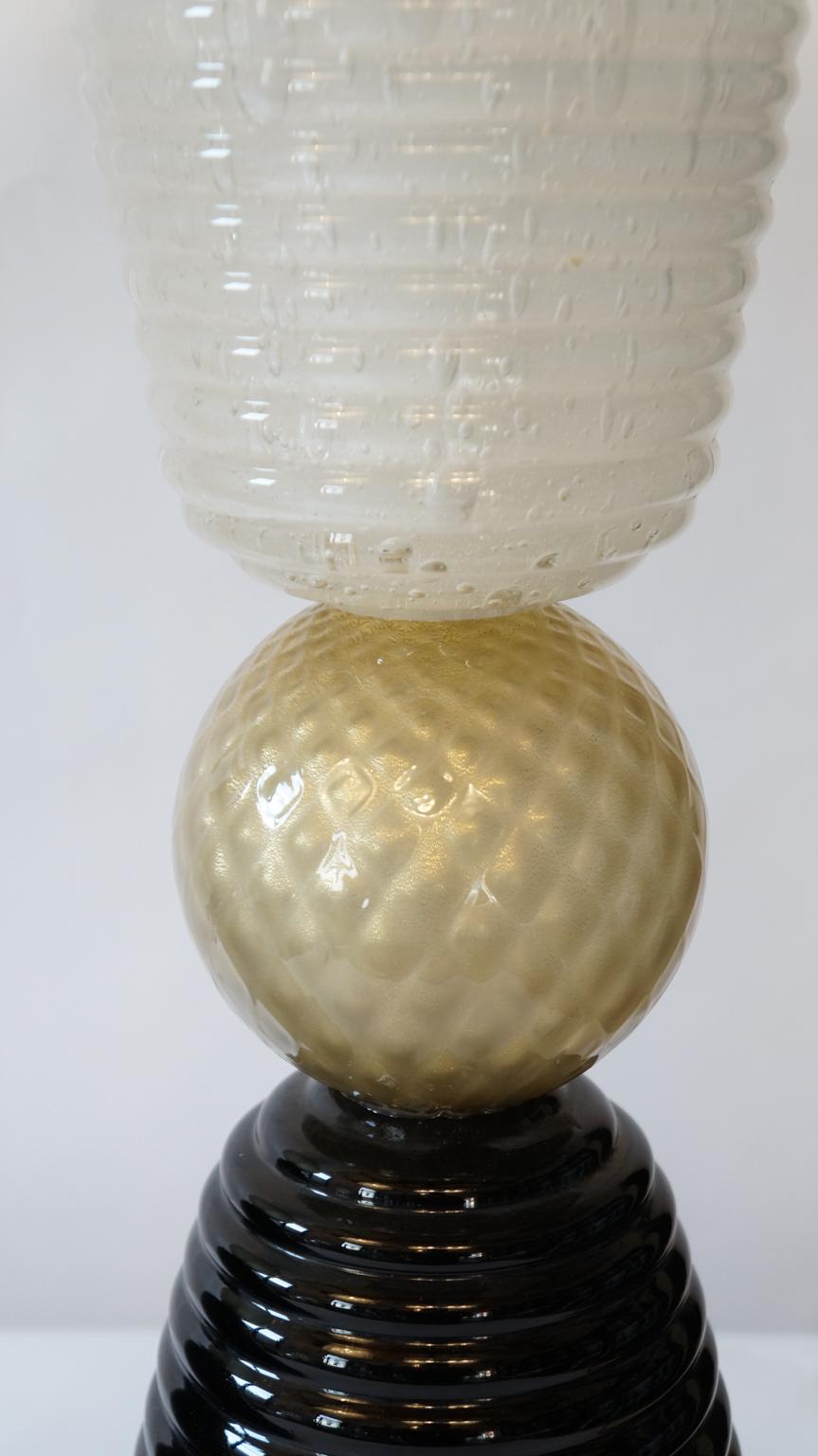 Fratelli Toso Mid-Century Modern Schwarz Weiß Zwei Murano Glas Tischlampen, 1975 (Italienisch) im Angebot