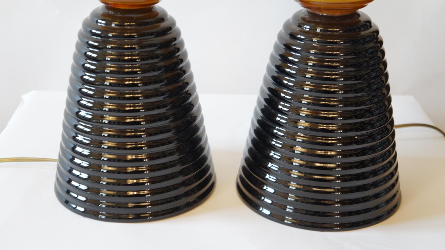 Fratelli Toso Mid-Century Modern Black White Two Murano Glass Table Lamps, 1975 For Sale 3