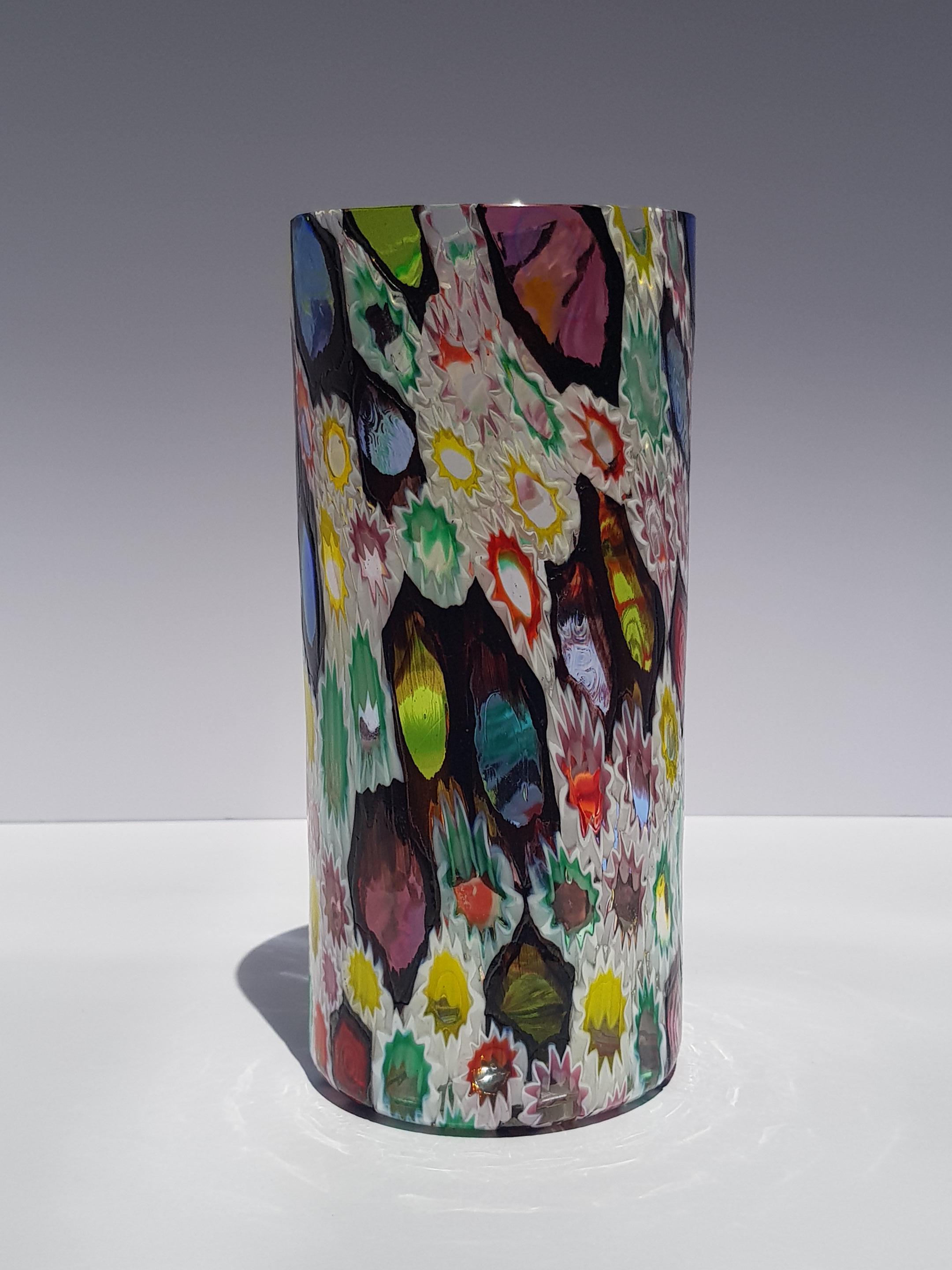 Fratelli Toso Millefiori Murrine Tiffany Fenster Vase venezianischen italienischen Kunstglas (Moderne der Mitte des Jahrhunderts) im Angebot