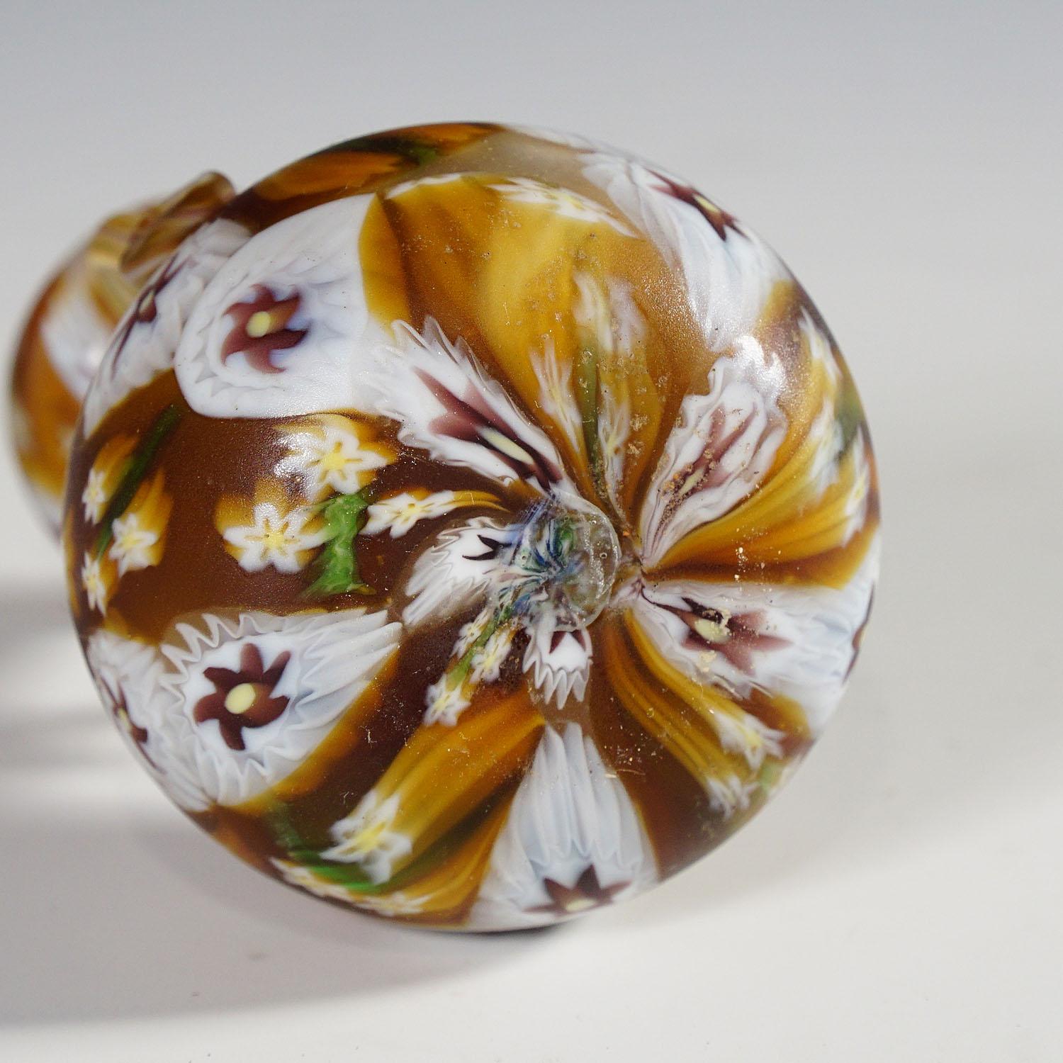 Verre d'art Vase Millefiori Murrine de Fratelli Toso Brown et White, Murano Début du 20e siècle en vente