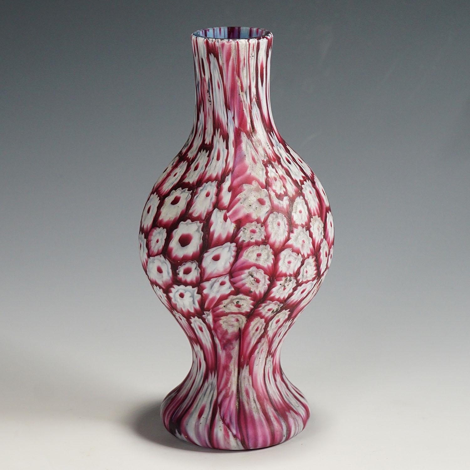 Mid-Century Modern Fratelli Toso Millefiori Murrine Vase in Red and White Murano Early 20th Century For Sale