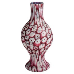 Vaso Millefiori Murrine di Fratelli Toso in rosso e bianco di Murano dei primi del Novecento