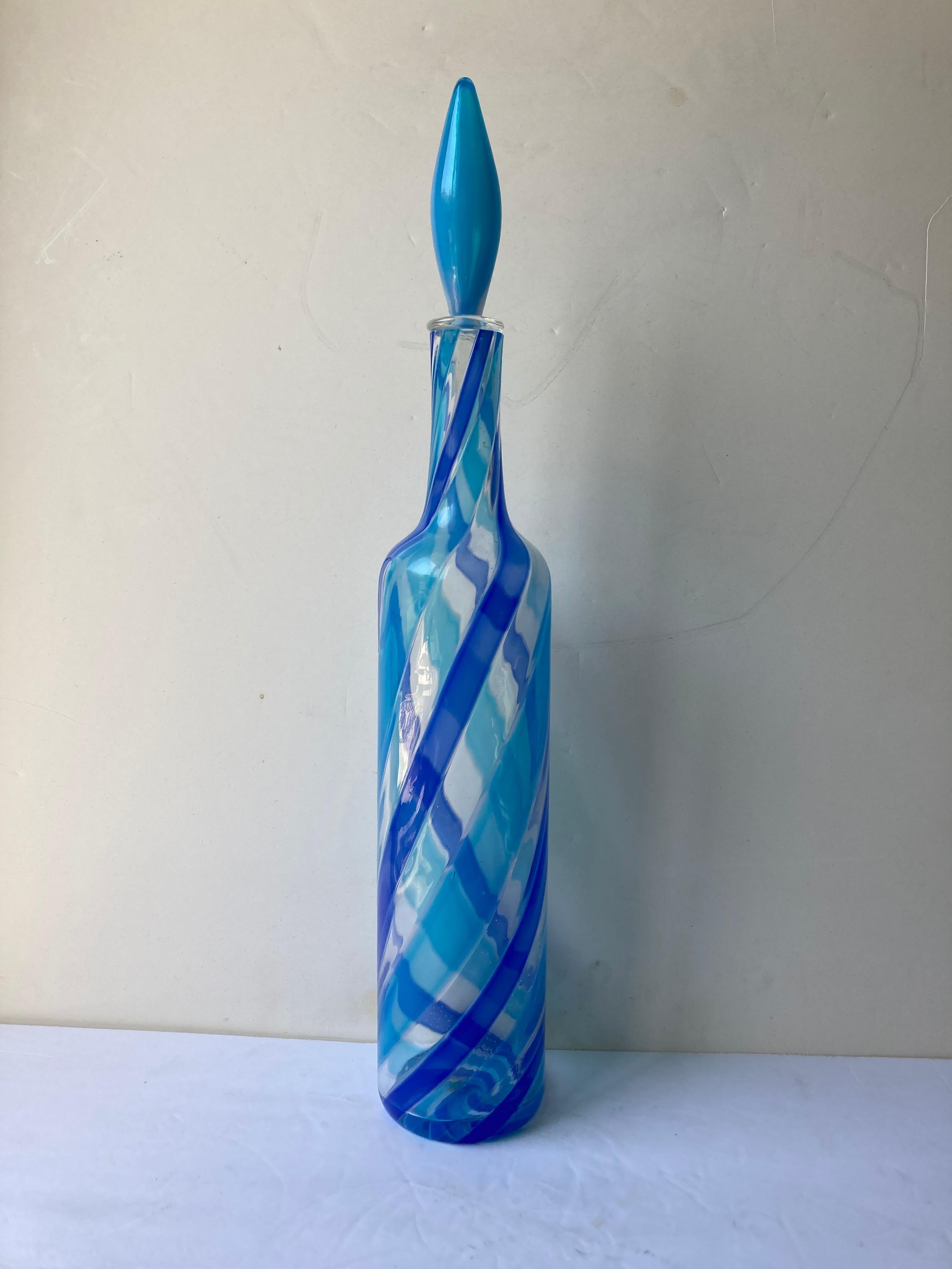 Fait main Fratelli Toso Monumental Murano Glass Bottle/Decanter with Stopper and Label (Bouteille/décanteur en verre de Murano avec bouchon et étiquette) en vente