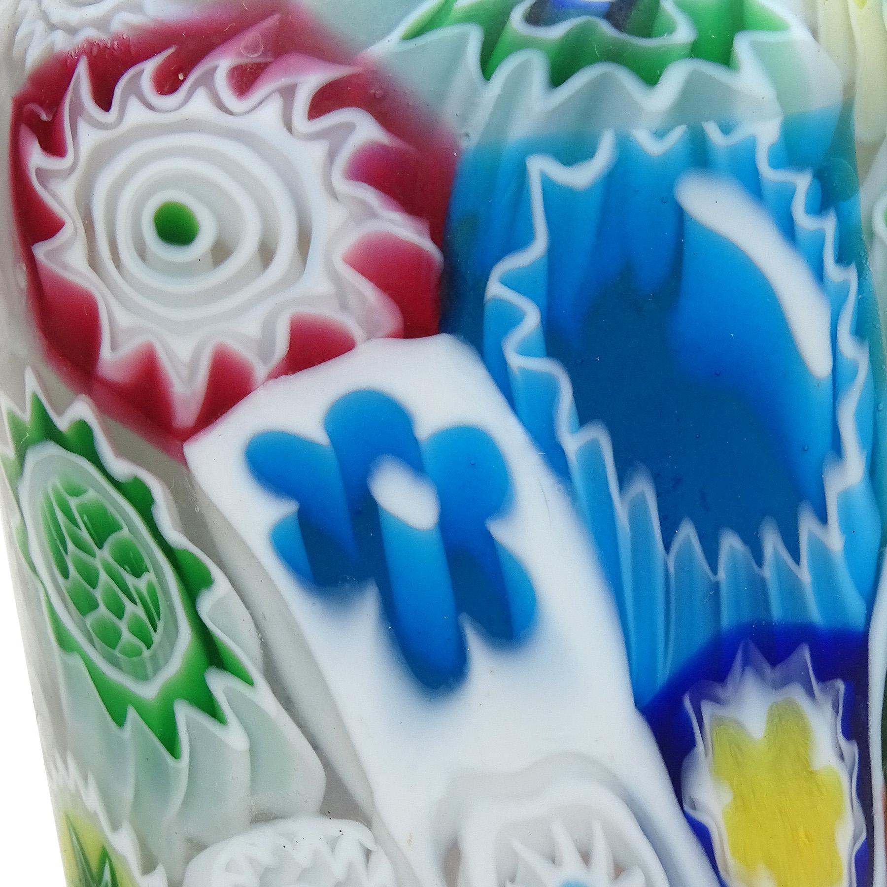 Antike italienische Murano-Kunstglas-Schrankvase mit Millefiori-Blumen von Fratelli Toso (Handgefertigt) im Angebot