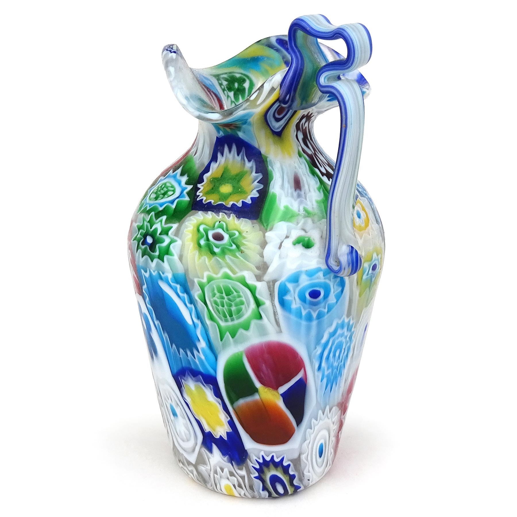 Antike italienische Murano-Kunstglas-Schrankvase mit Millefiori-Blumen von Fratelli Toso (20. Jahrhundert) im Angebot