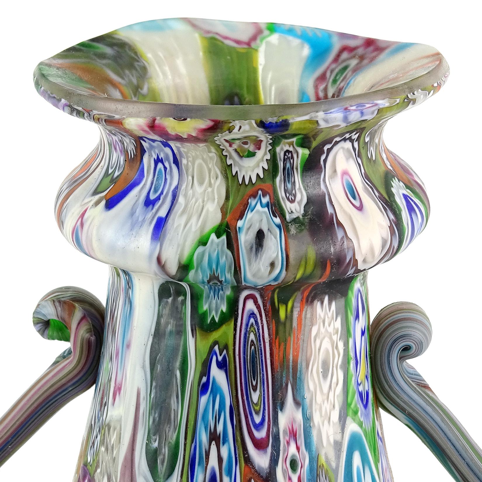 Italienische Mosaikvase aus Murano-Kunstglas mit antiken Millefiori-Blumen von Fratelli Toso im Zustand „Gut“ im Angebot in Kissimmee, FL