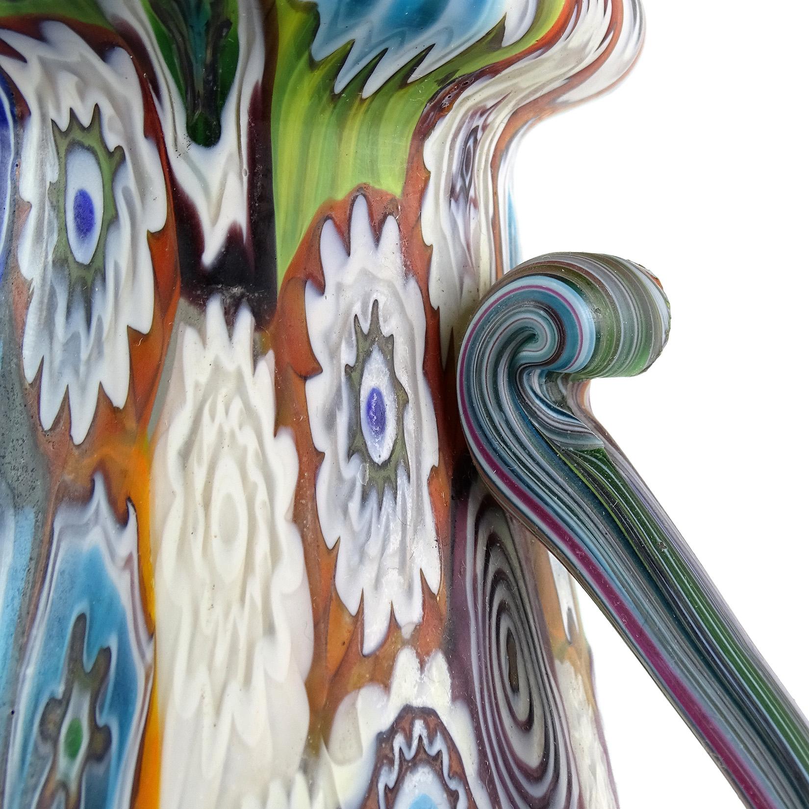 Italienische Mosaikvase aus Murano-Kunstglas mit antiken Millefiori-Blumen von Fratelli Toso (20. Jahrhundert) im Angebot