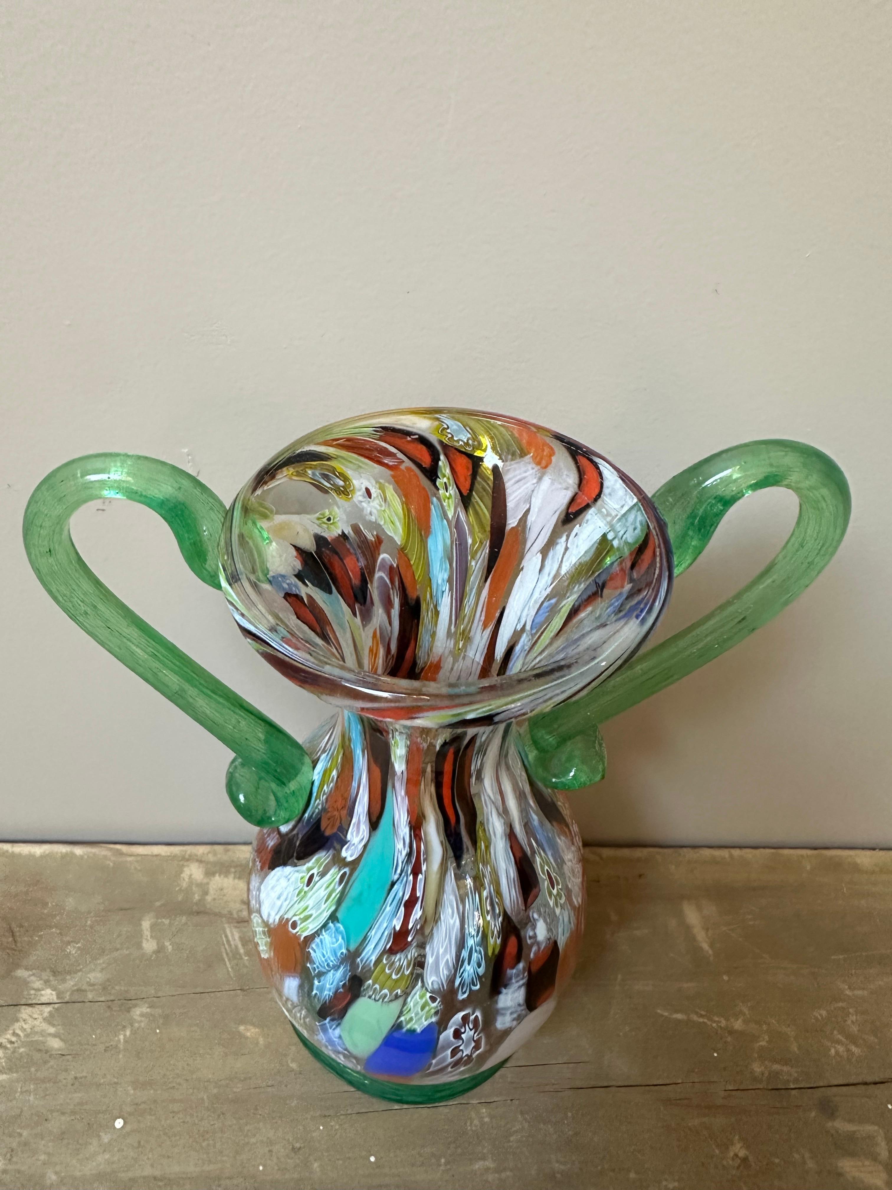 Fratelli Toso Jarrón ánfora de cristal de Murano con dos asas verdes Década de 1940 en venta 6