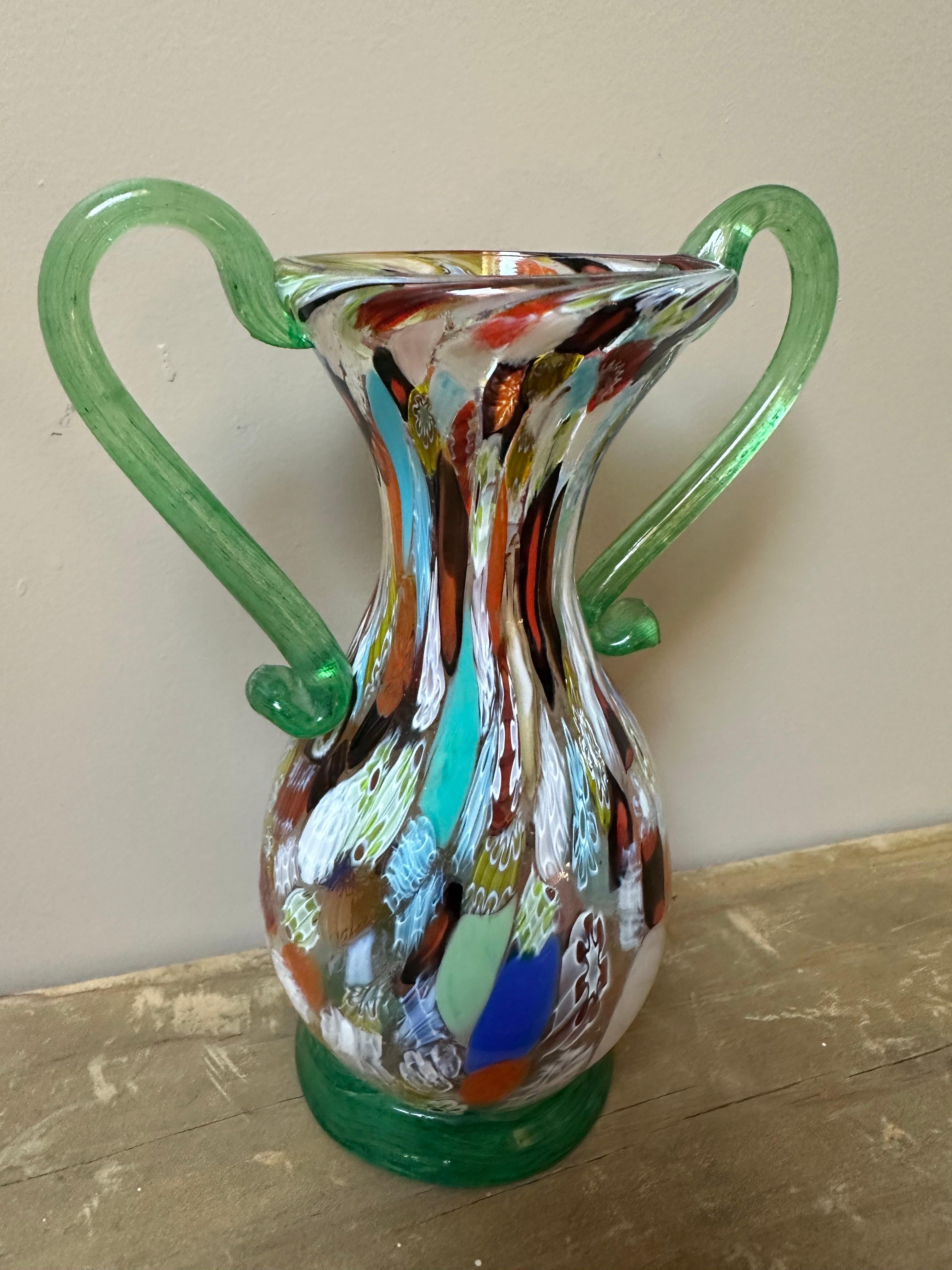 Fratelli Toso Jarrón ánfora de cristal de Murano con dos asas verdes Década de 1940 en venta 7