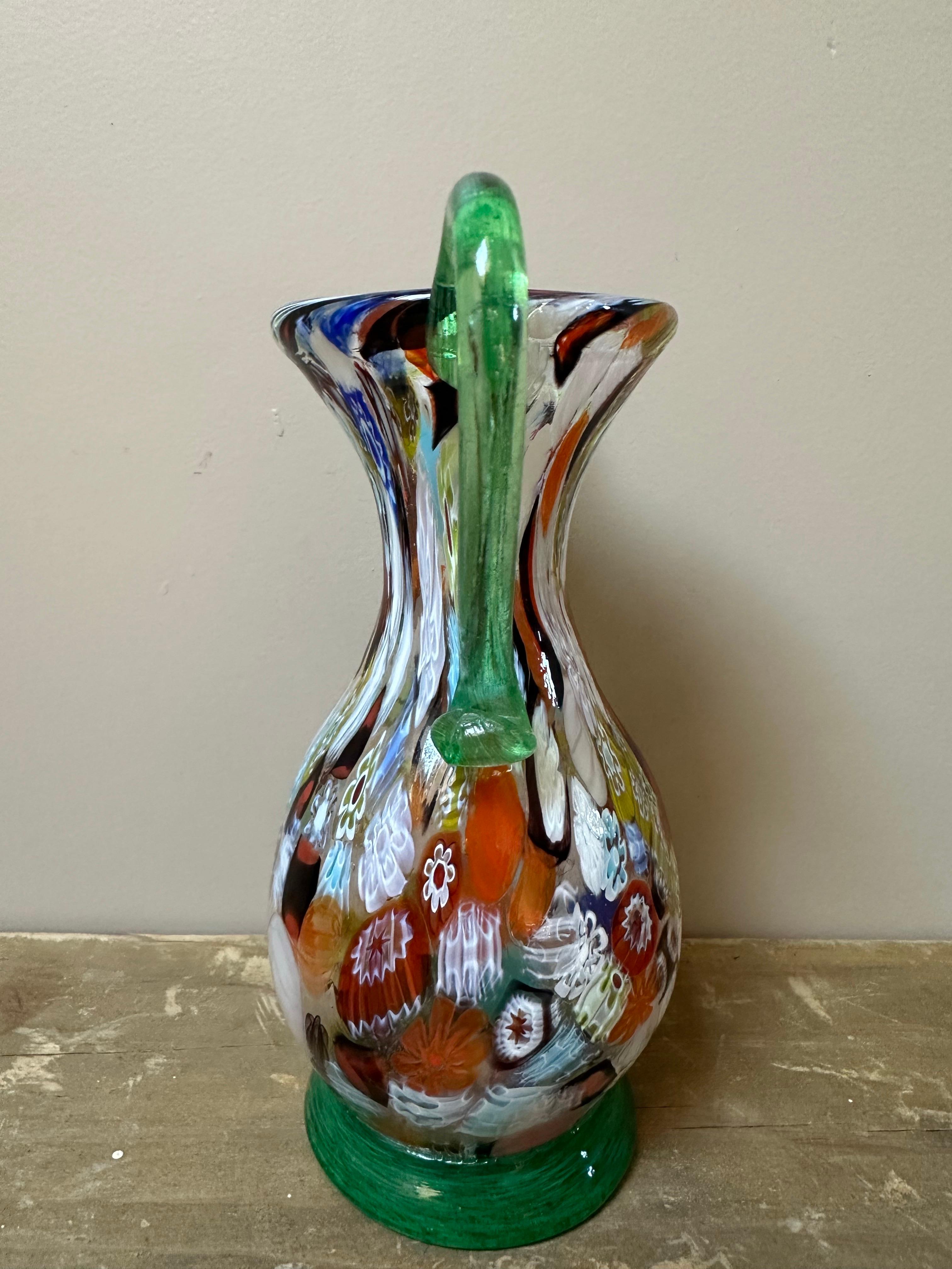 Fratelli Toso Jarrón ánfora de cristal de Murano con dos asas verdes Década de 1940 en venta 2