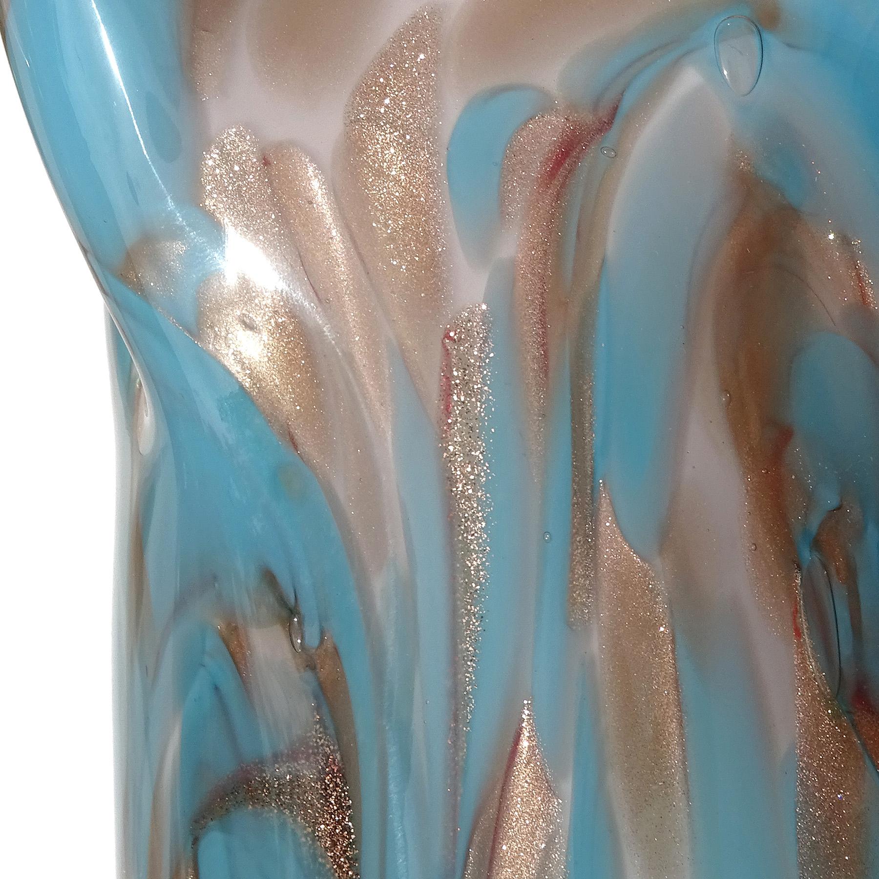 Vase à fleurs en verre d'art italien Fratelli Toso Murano bleu aventurine tourbillonnant des nuages en vente 1