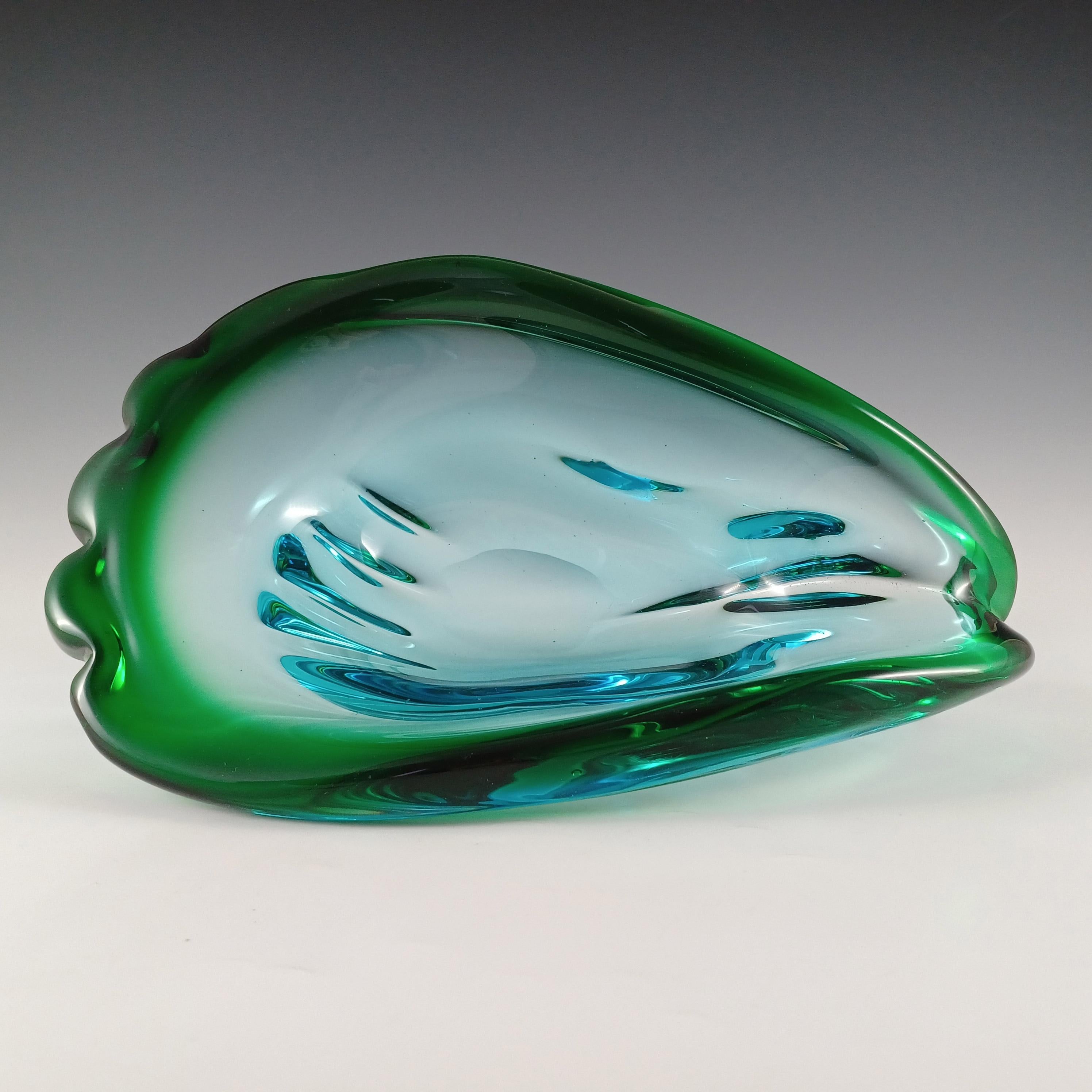 Here is a beautiful, large and very heavy (1.5kg unpacked) 1950/60's Venetian freeform blue & green glass bowl, made on the island of Murano, near Venice, Italy. I've been unable to positively identify this bowl so far. Based on the style my gut