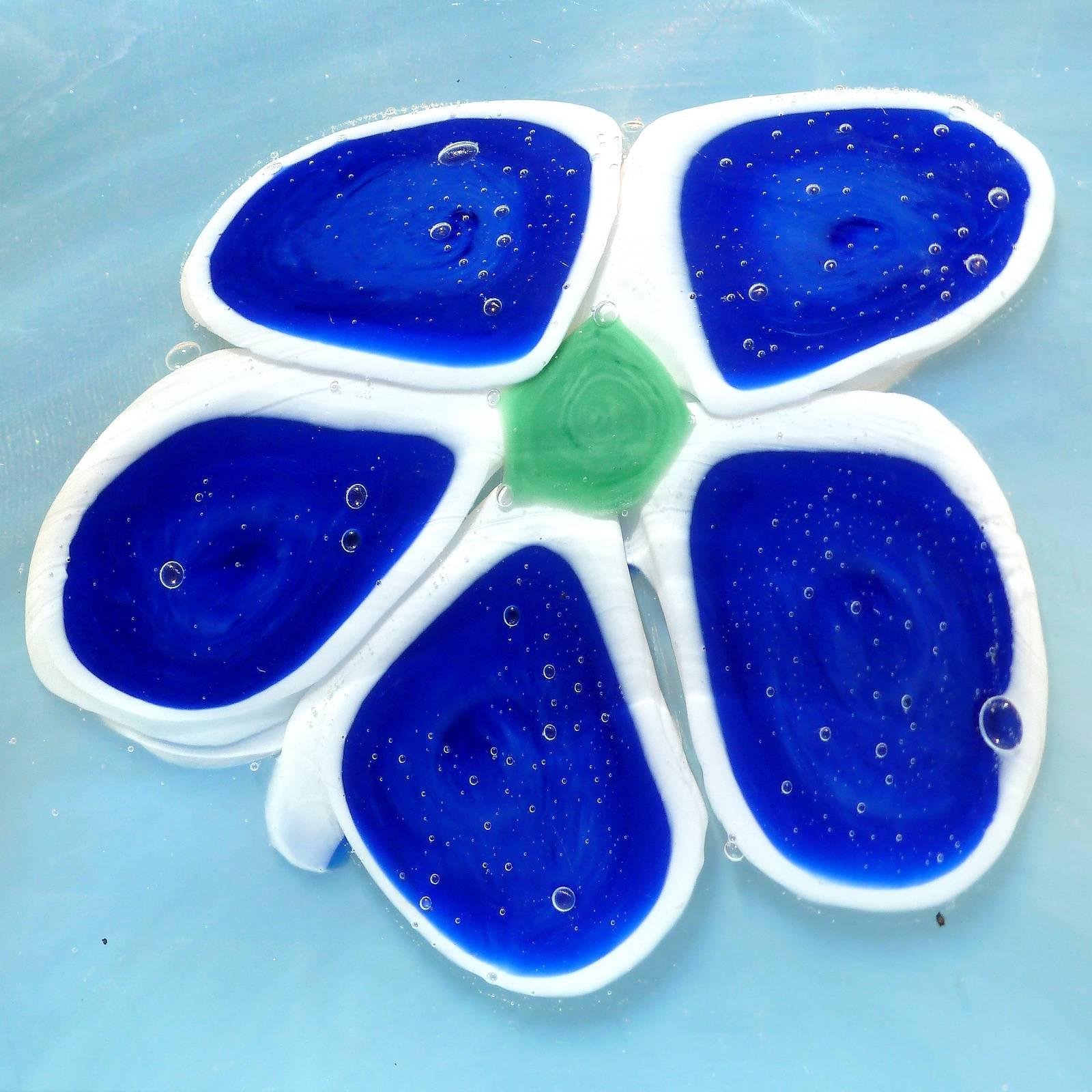 Hand-Crafted Fratelli Toso Murano Fiery Opal Blue Flowers Italian Art Glass Decorative Bowl