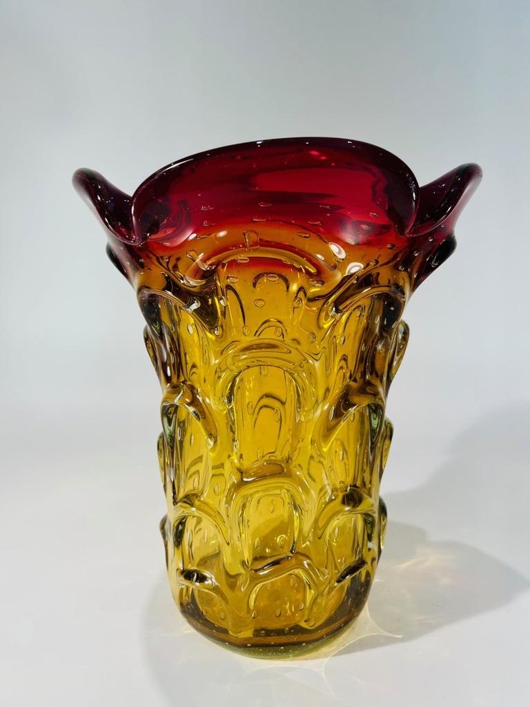 Incredible Fratelli Toso Murano glass bicolor vase circa 1950. Big.