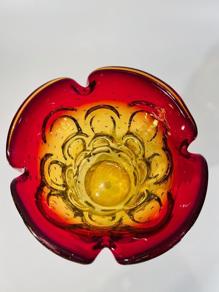 Autre Grand vase bicolore en verre de Murano de Fratelli Toso en vente
