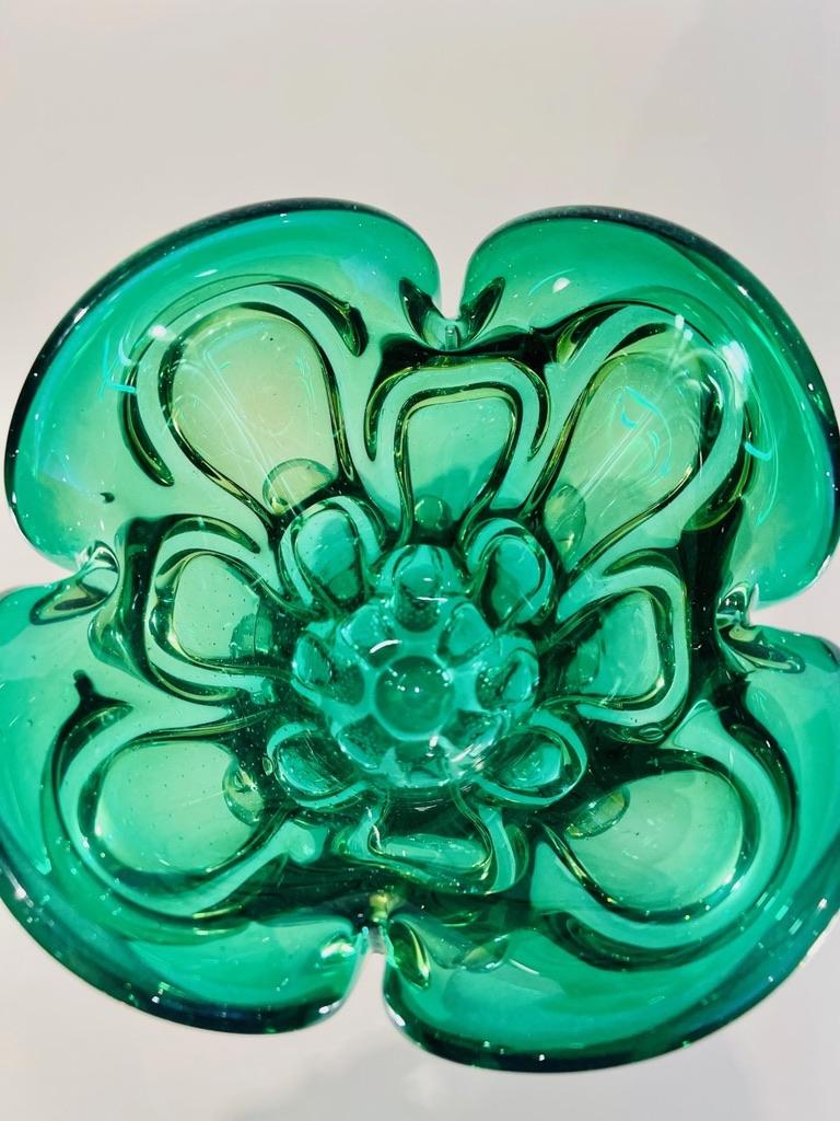 Italian Fratelli Toso Murano glass green iridescent circa 1950 vase. For Sale