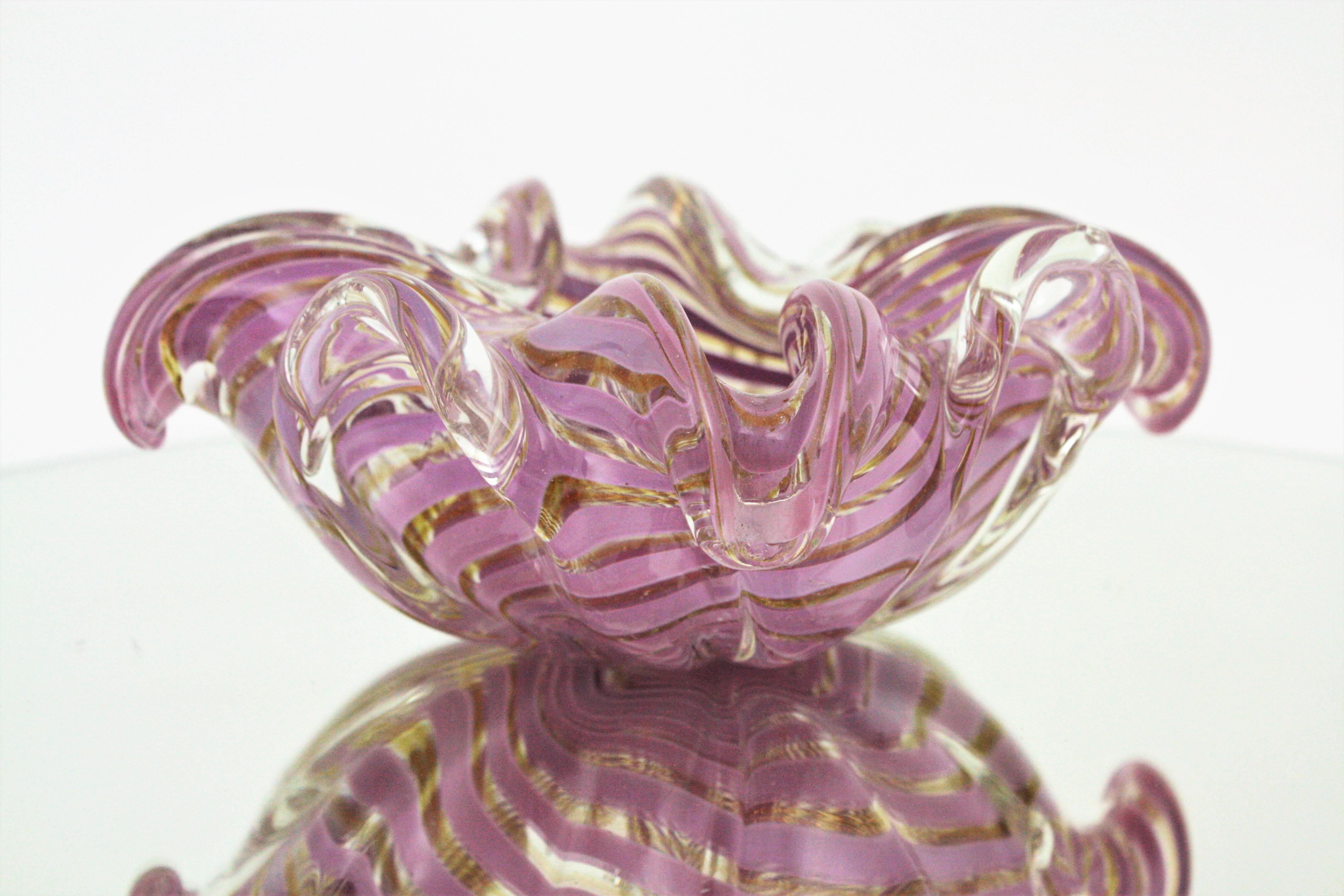 Mid-Century Modern Fratelli Toso Murano Glass Lilac Swirl Ribbons & Gold Dust Large Bowl / Ashtray en vente