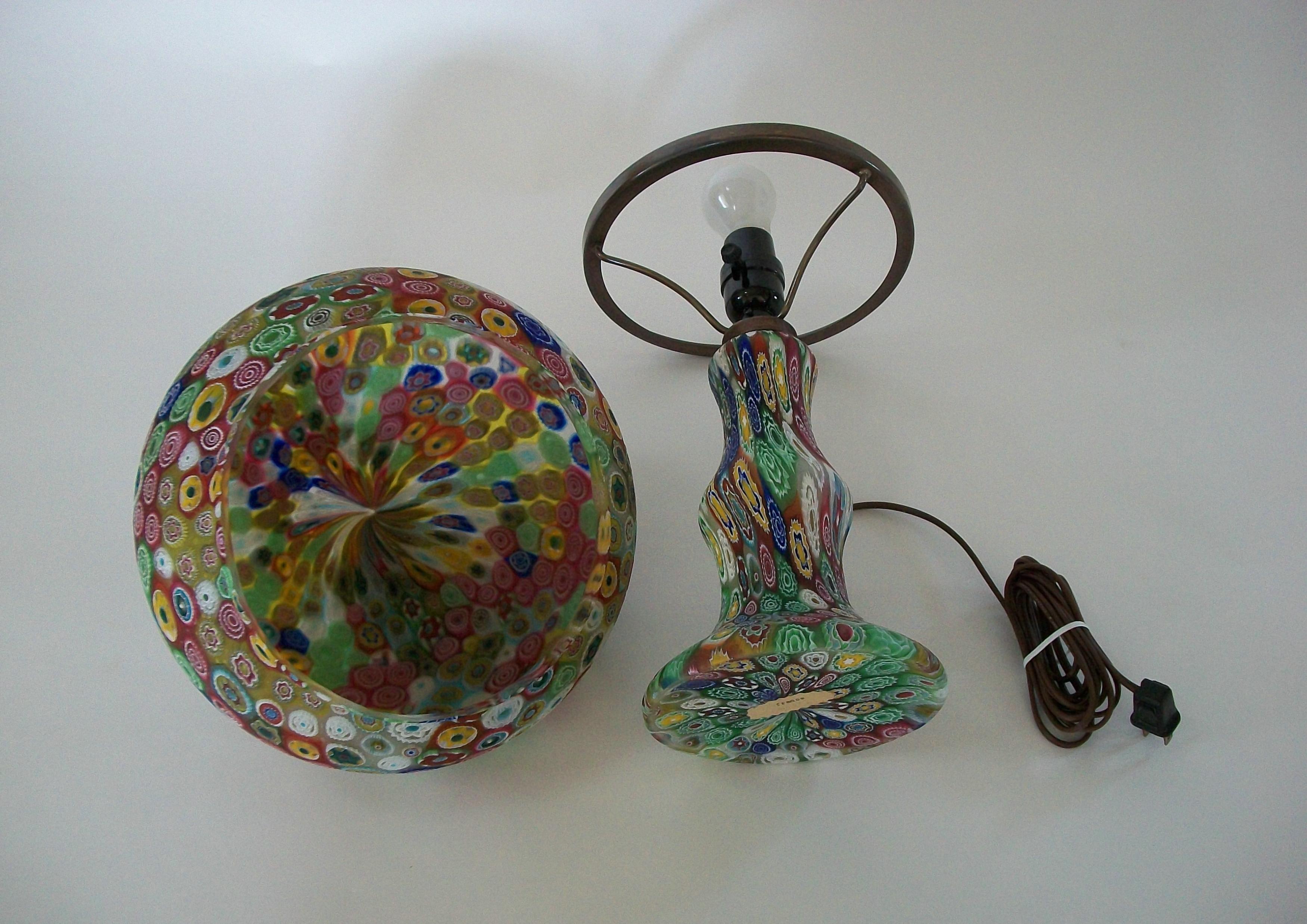 FRATELLI TOSO - Lampe de table Millefiori en verre de Murano - Italie - Milieu du XXe siècle en vente 2