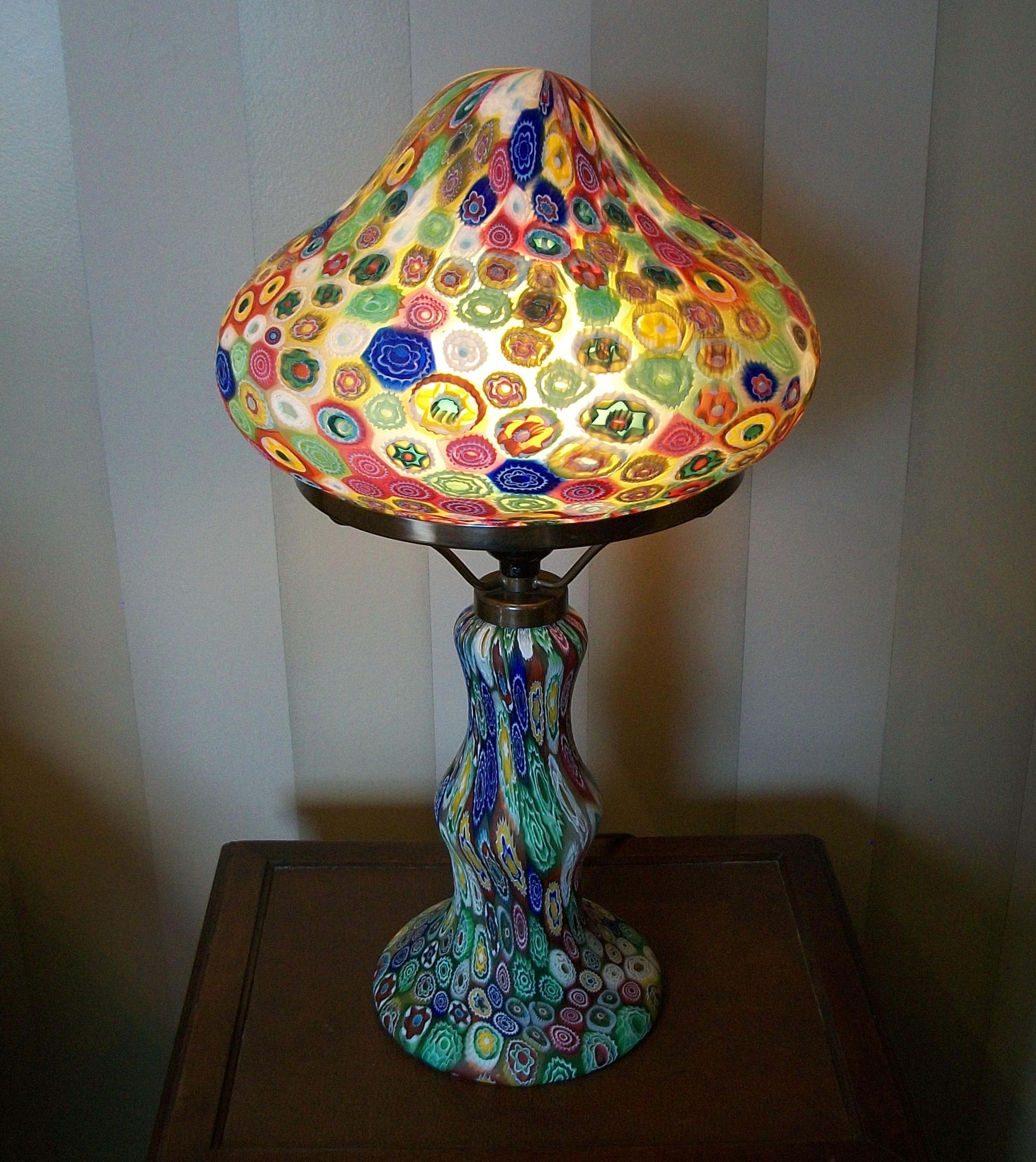 FRATELLI TOSO - Lampe de table Millefiori en verre de Murano - Italie - Milieu du XXe siècle en vente 4