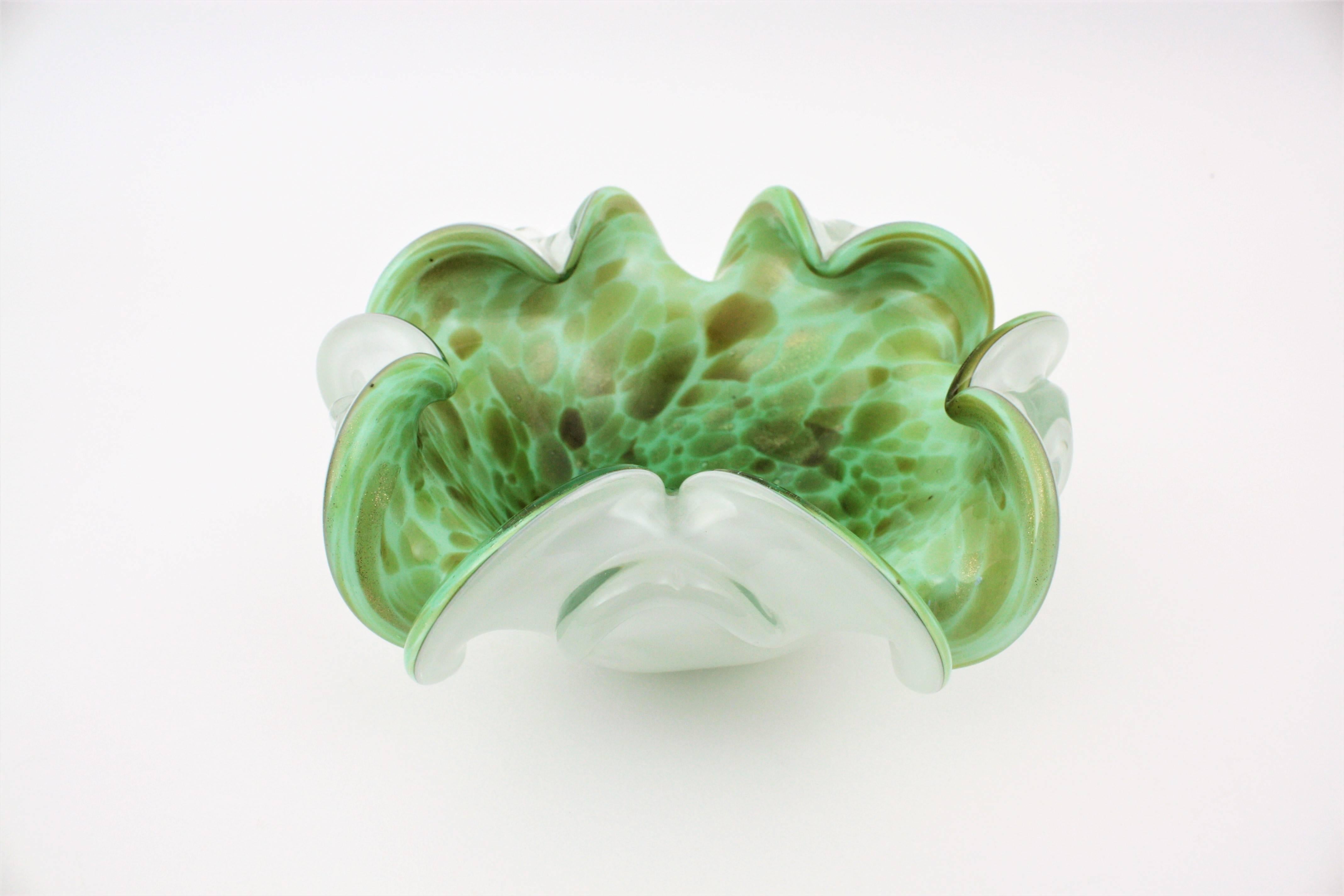 20th Century Fratelli Toso Murano Green White Art Glass Bowl with Copper Flecks, 1950s For Sale