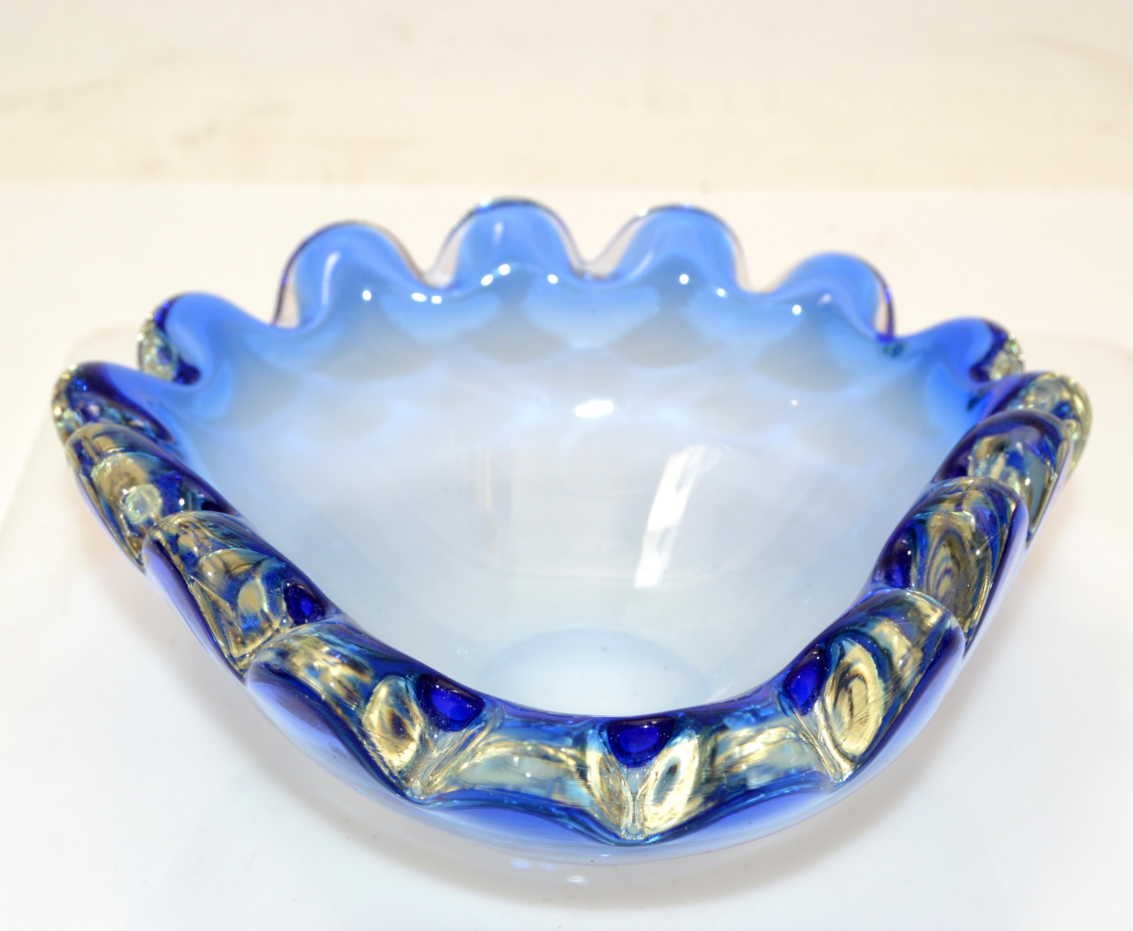 Fratelli Toso mundgeblasenes Muranoglas dekorative Schale, Vide-Poche, Candy Dish Mid-Century Modern hergestellt in Italien im Jahr 1960.