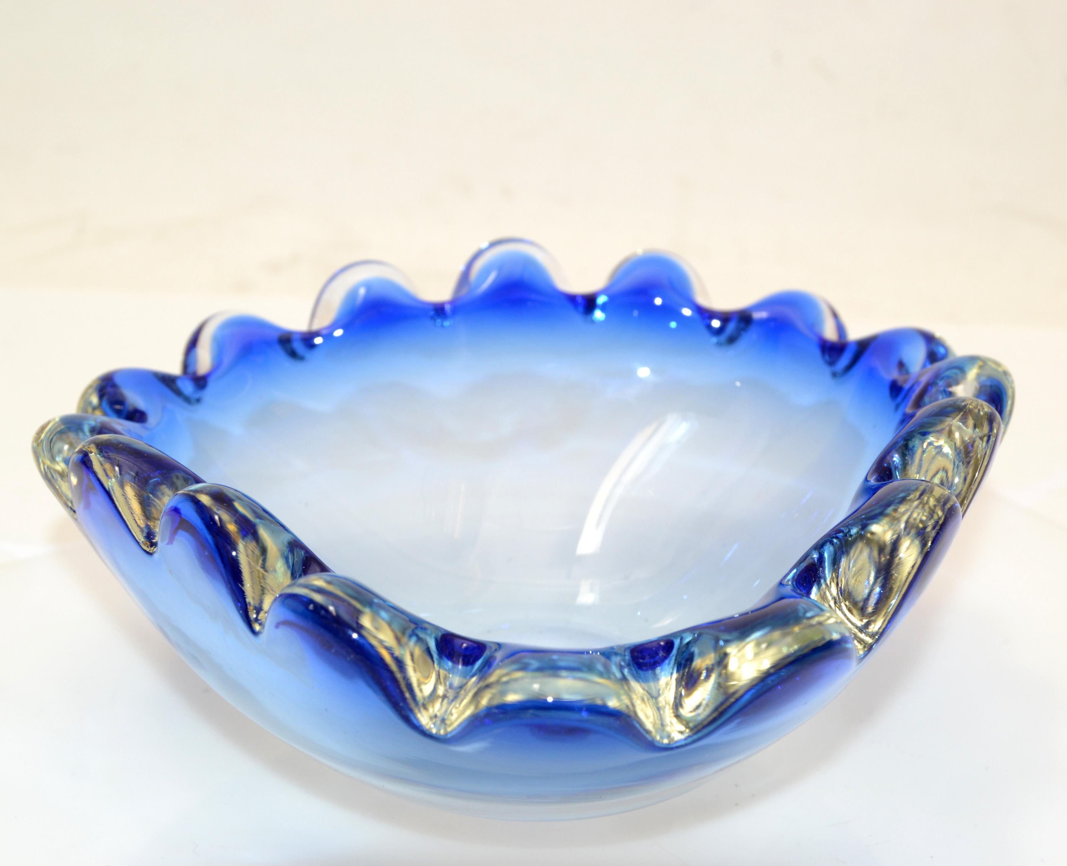 Mid-Century Modern Fratelli Toso Murano Italian Art Glass Decorative Bowl For Sale