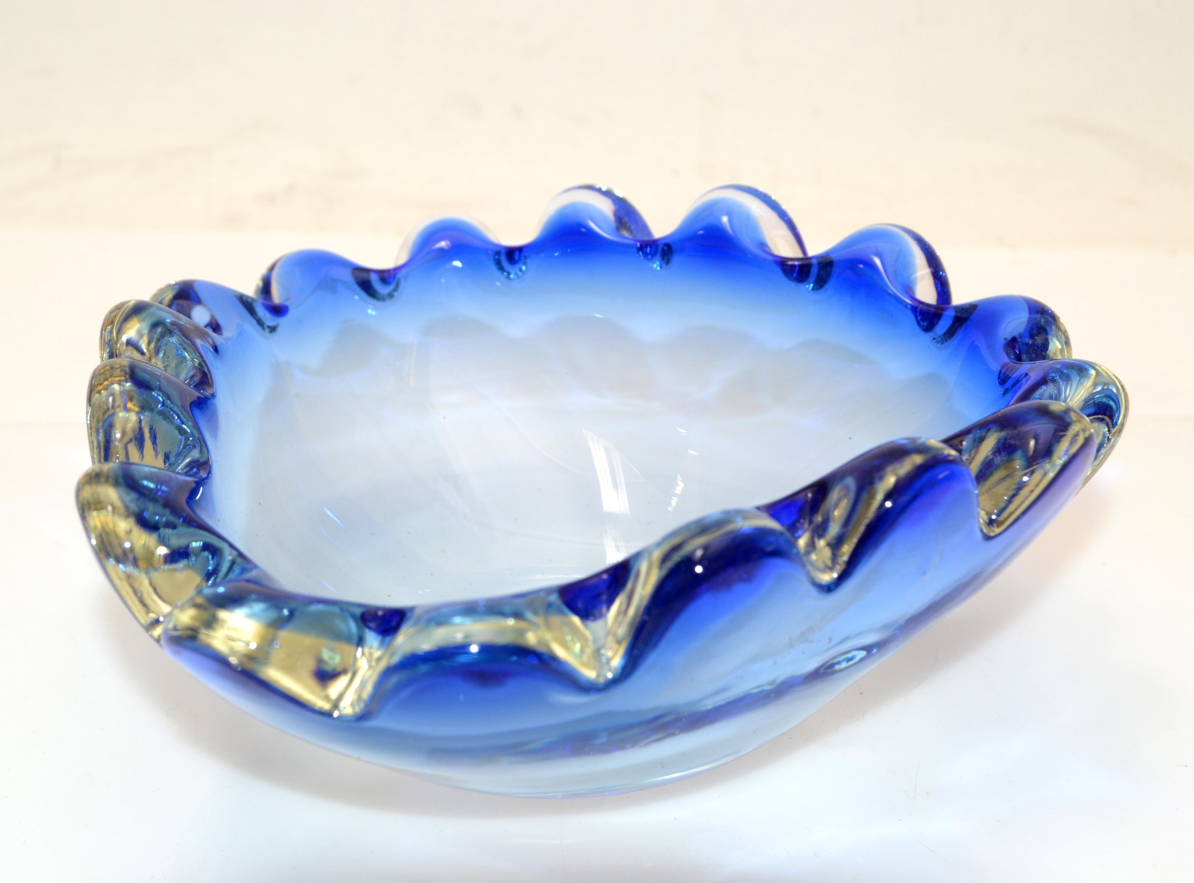 Hand-Crafted Fratelli Toso Murano Italian Art Glass Decorative Bowl For Sale
