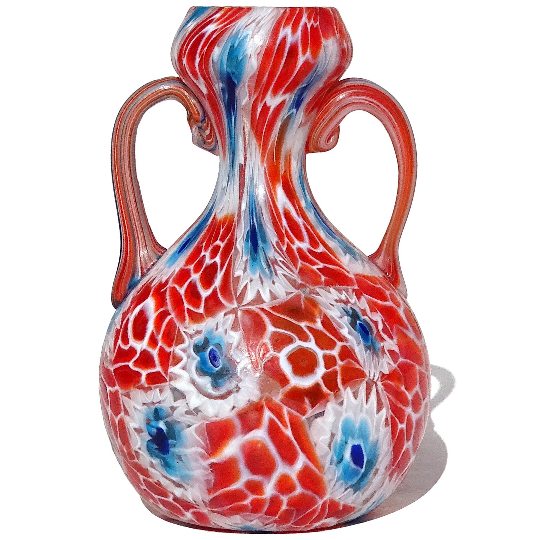 Antike italienische Murano-Kunstglas-Schrankvase mit Blumen von Fratelli Toso Millefiori (Italienisch) im Angebot