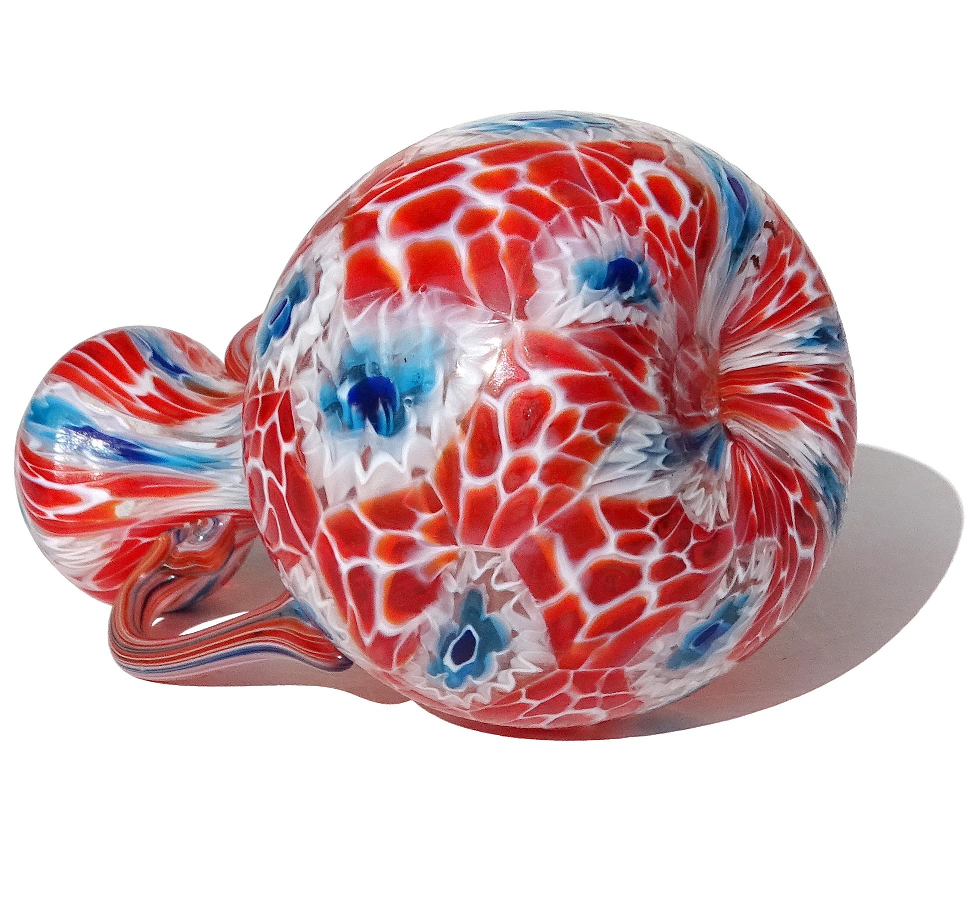 Antike italienische Murano-Kunstglas-Schrankvase mit Blumen von Fratelli Toso Millefiori (Handgefertigt) im Angebot